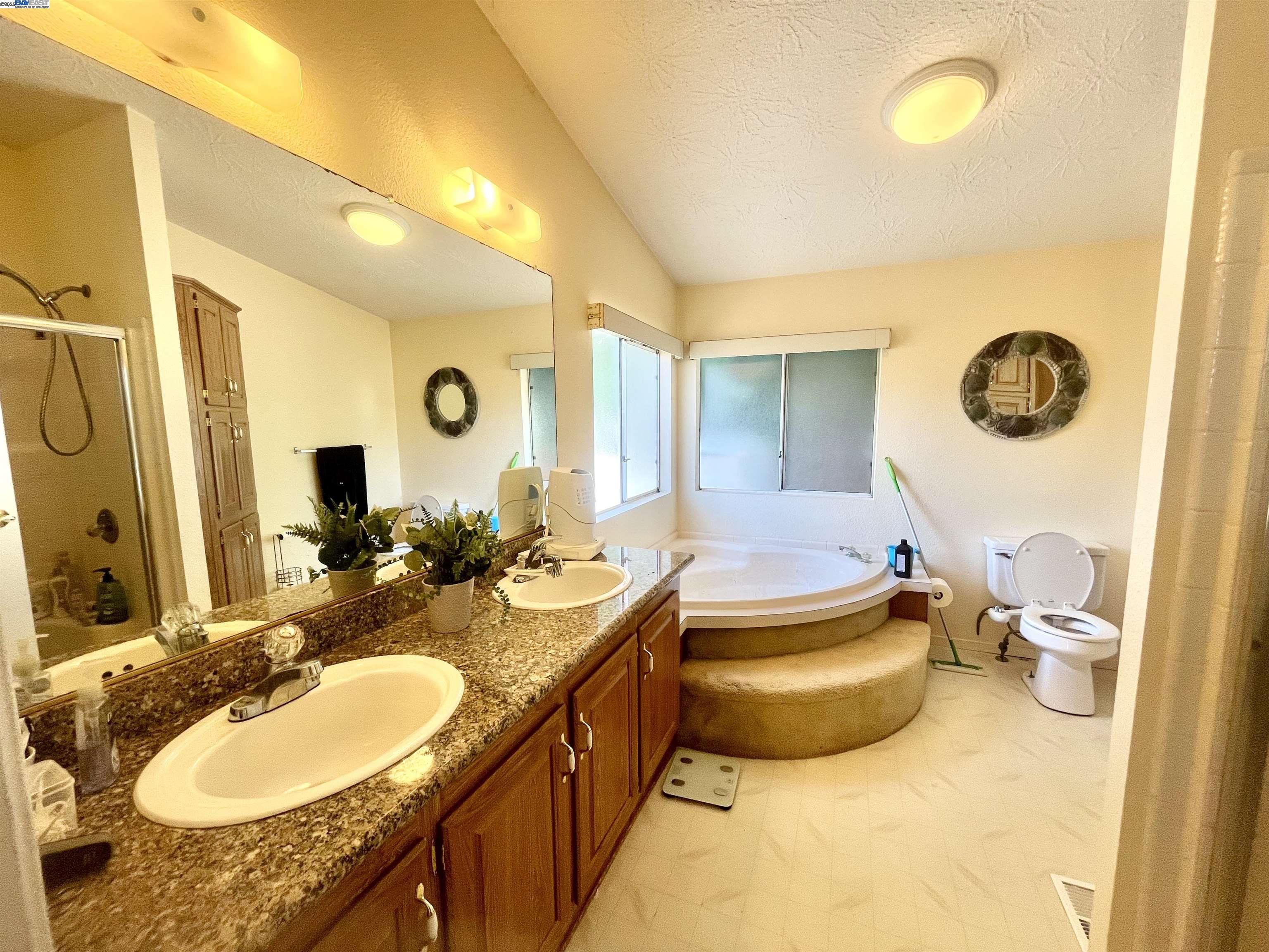 Detail Gallery Image 8 of 13 For 307 Southbay Dr #307,  San Jose,  CA 95134 - 3 Beds | 2 Baths