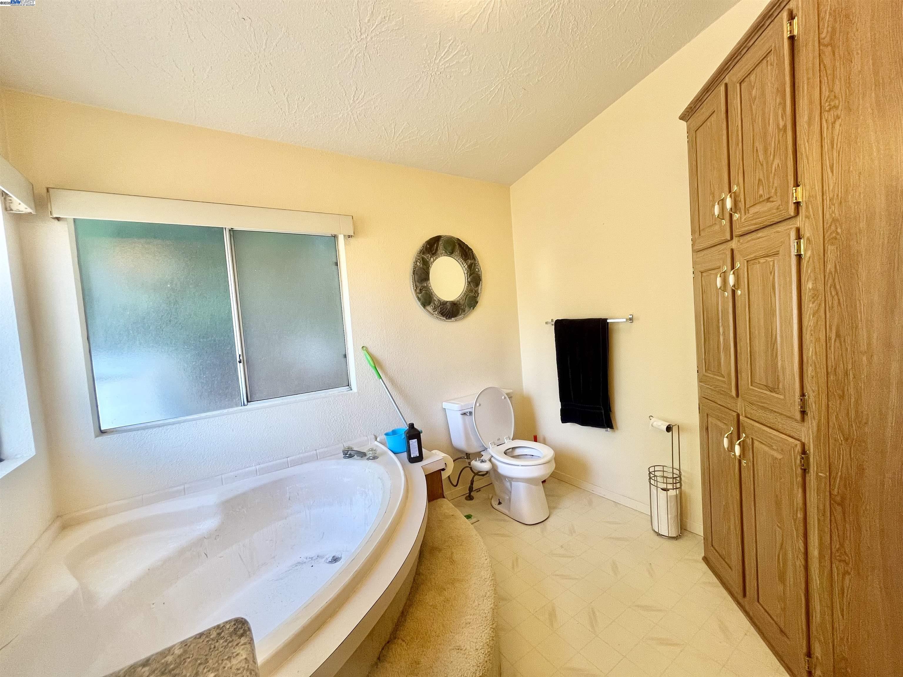 Detail Gallery Image 9 of 13 For 307 Southbay Dr #307,  San Jose,  CA 95134 - 3 Beds | 2 Baths