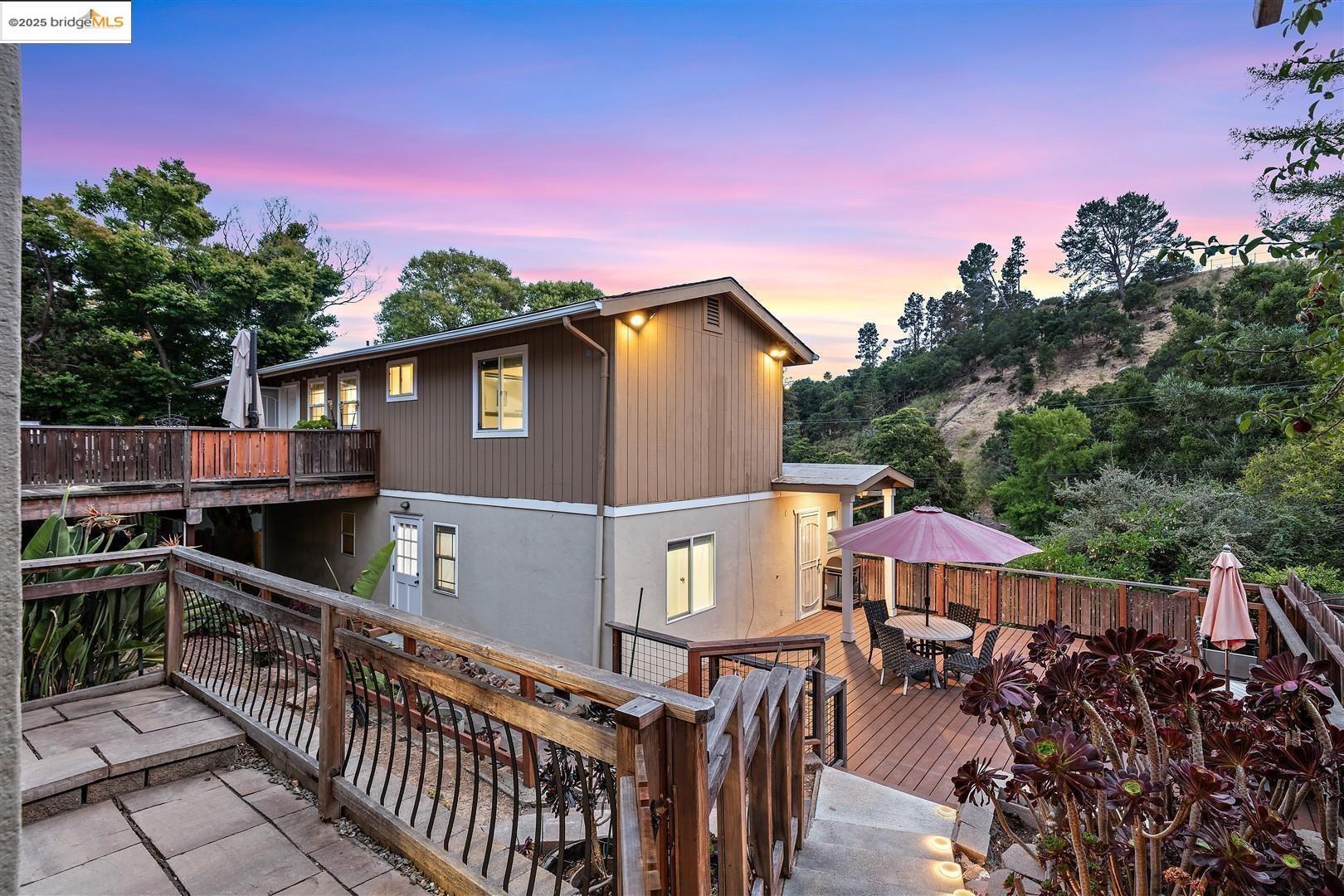 Detail Gallery Image 1 of 1 For 9244 Golf Links Rd, Oakland,  CA 94605 - 4 Beds | 2 Baths