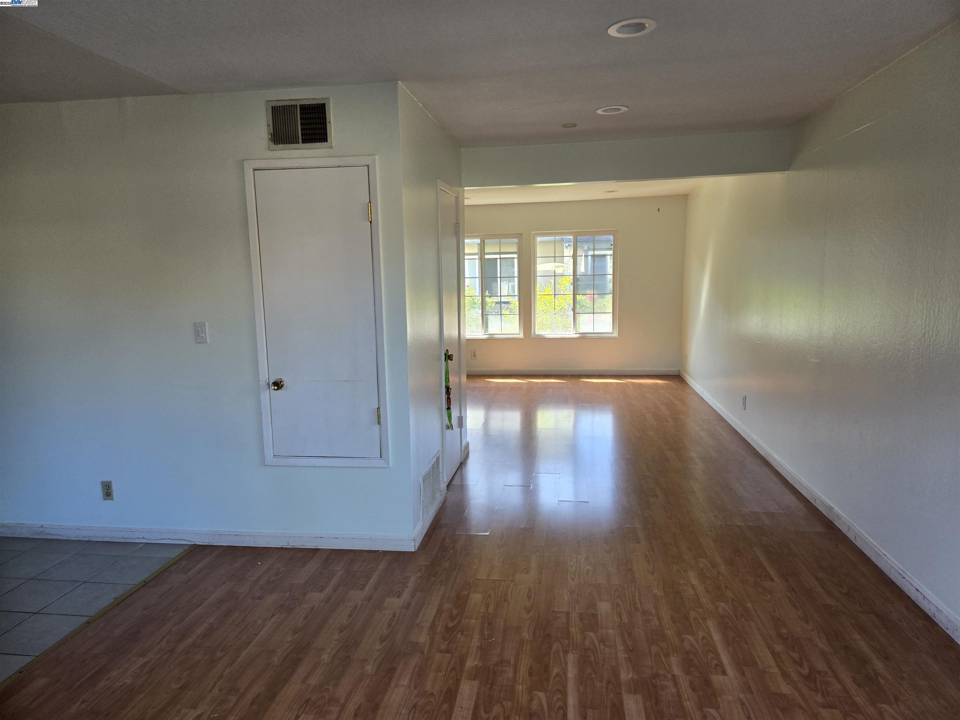 Photo #8: 41102737 Listing: Photo #8
