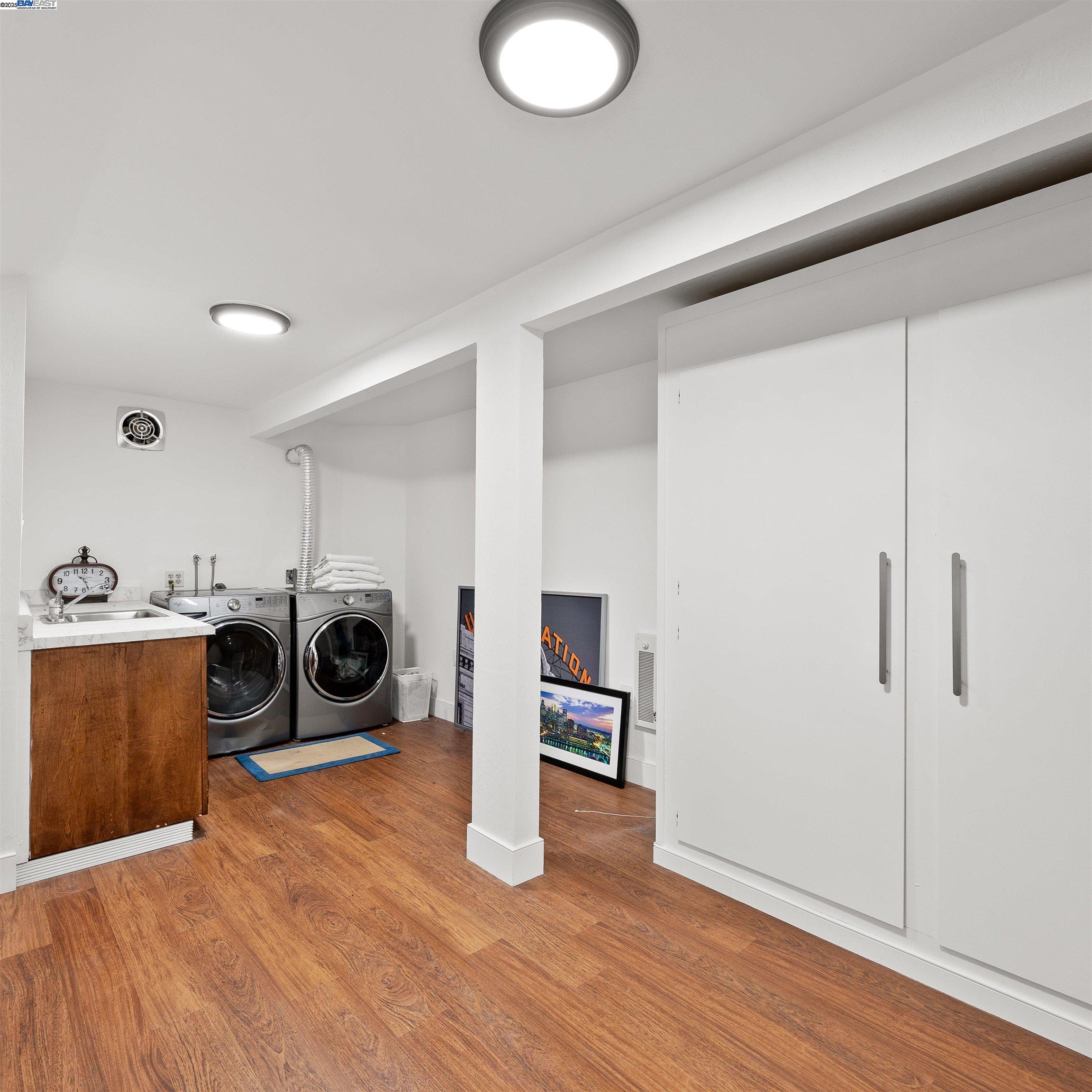 Detail Gallery Image 22 of 38 For 2647 Monterey Blvd, Oakland,  CA 94602 - 3 Beds | 3 Baths