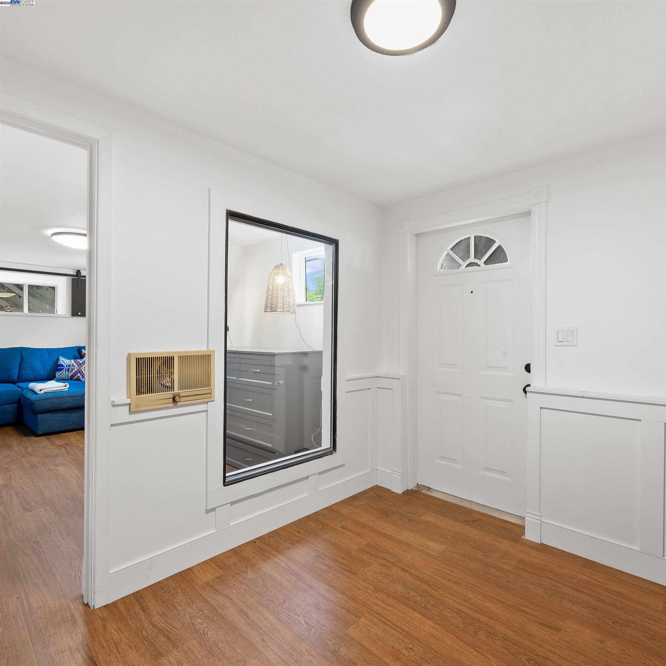 Detail Gallery Image 24 of 38 For 2647 Monterey Blvd, Oakland,  CA 94602 - 3 Beds | 3 Baths
