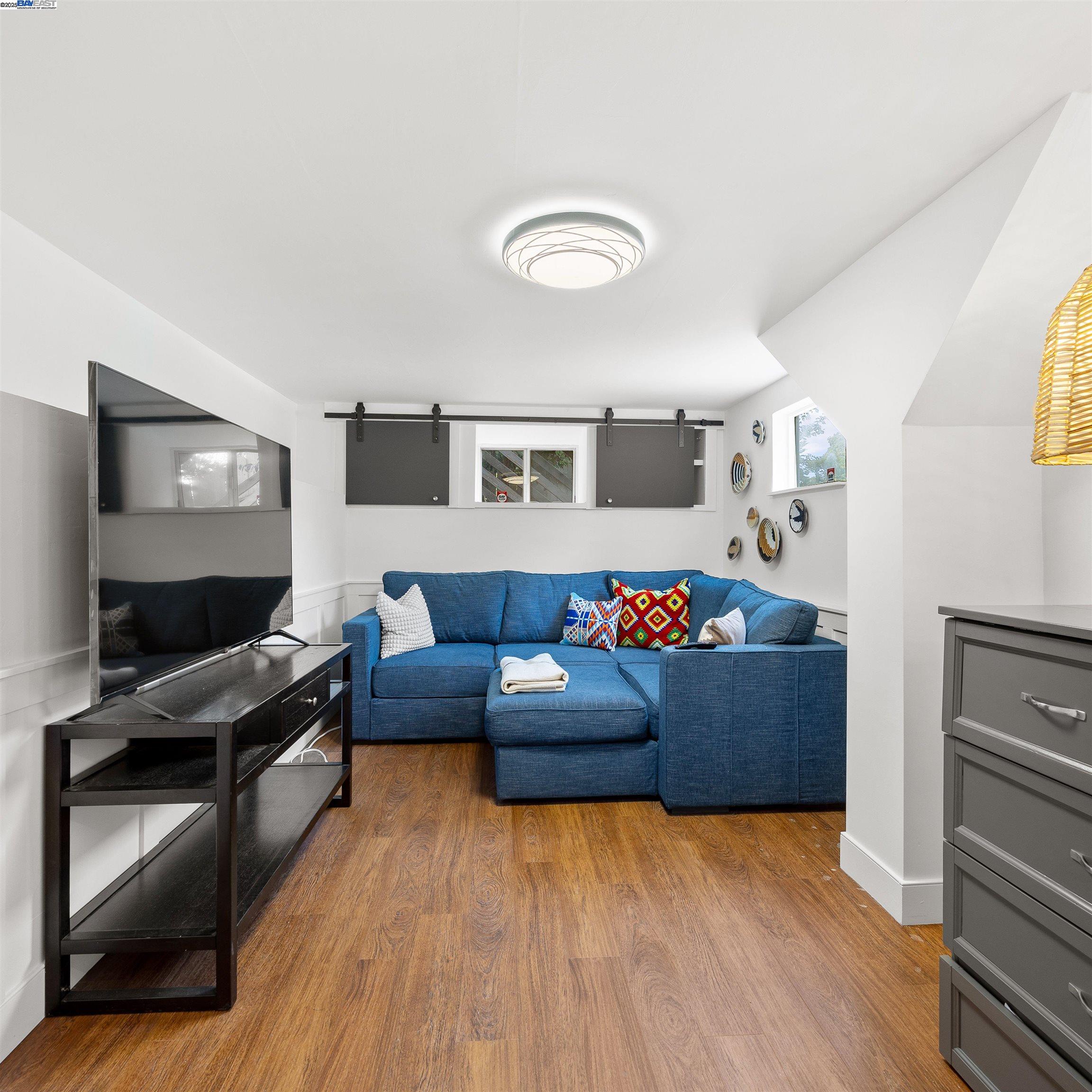 Detail Gallery Image 27 of 38 For 2647 Monterey Blvd, Oakland,  CA 94602 - 3 Beds | 3 Baths