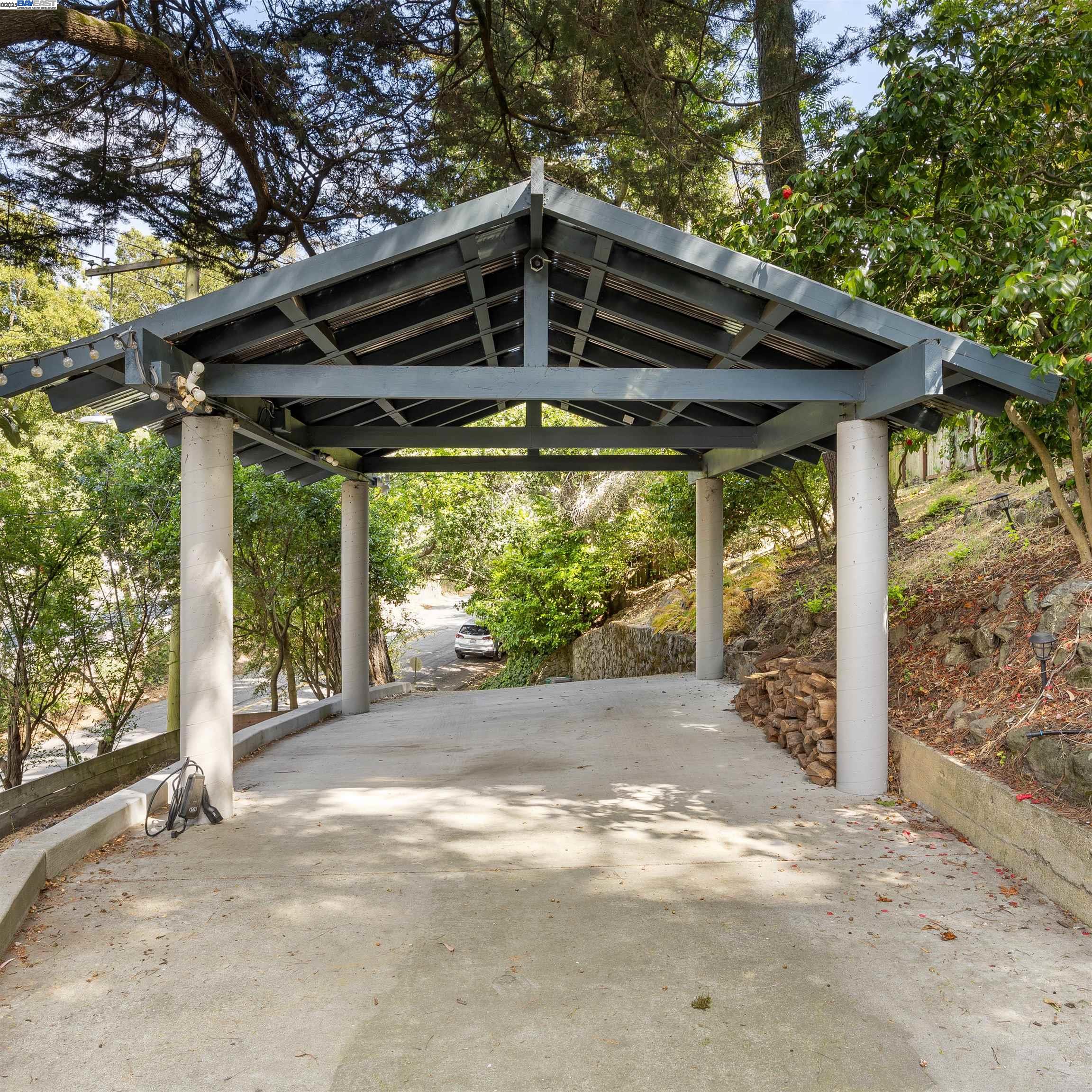 Detail Gallery Image 35 of 38 For 2647 Monterey Blvd, Oakland,  CA 94602 - 3 Beds | 3 Baths