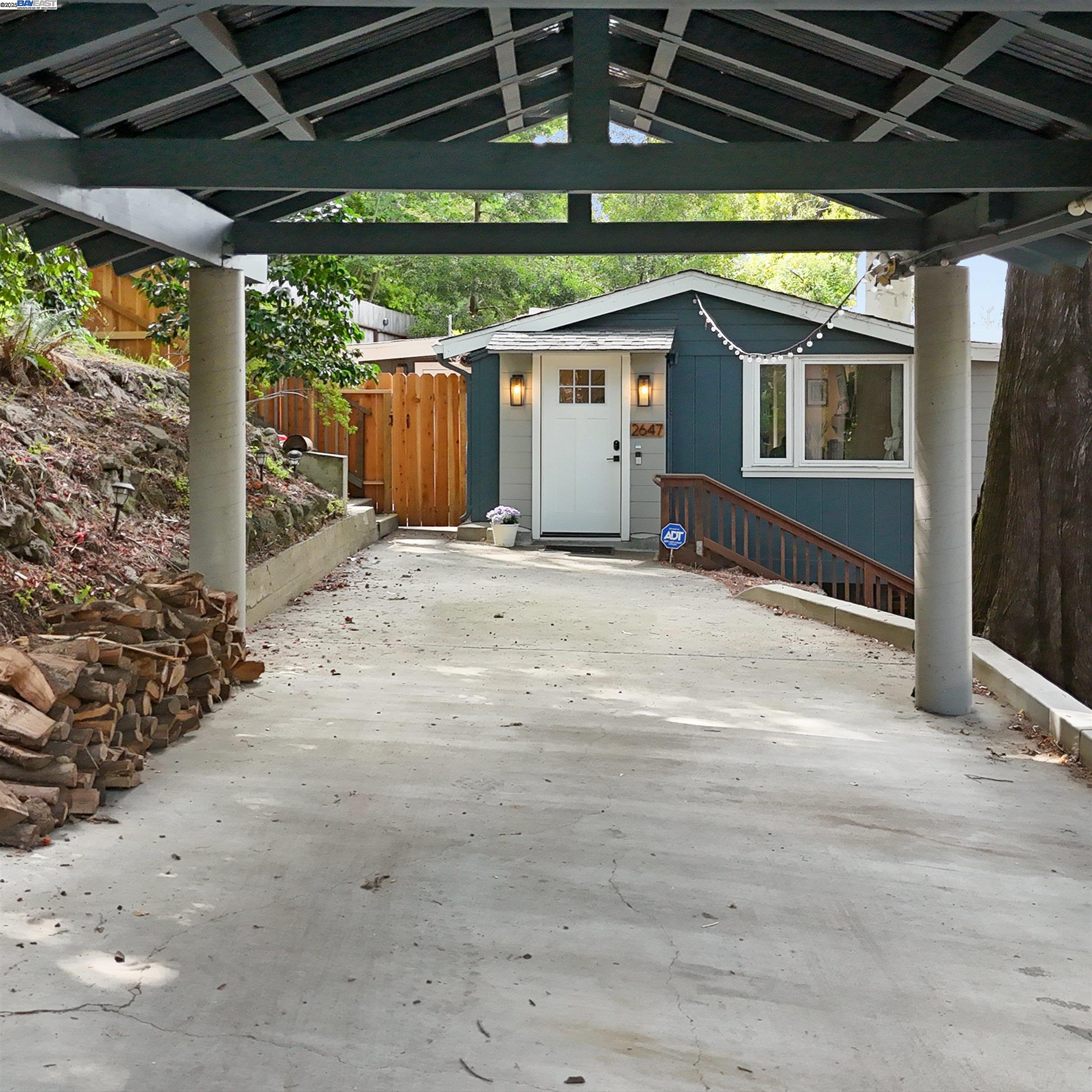 Detail Gallery Image 37 of 38 For 2647 Monterey Blvd, Oakland,  CA 94602 - 3 Beds | 3 Baths