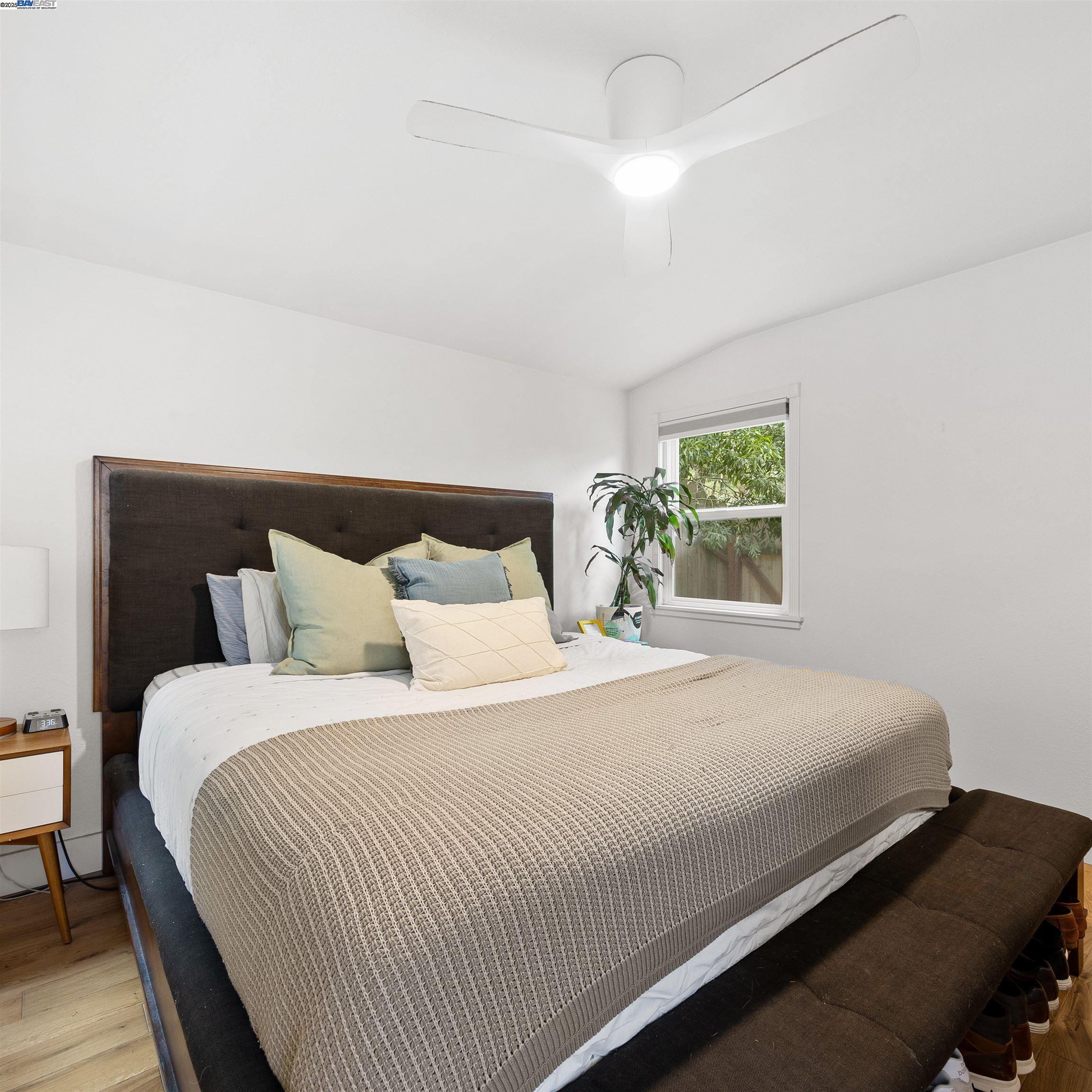 Detail Gallery Image 9 of 38 For 2647 Monterey Blvd, Oakland,  CA 94602 - 3 Beds | 3 Baths