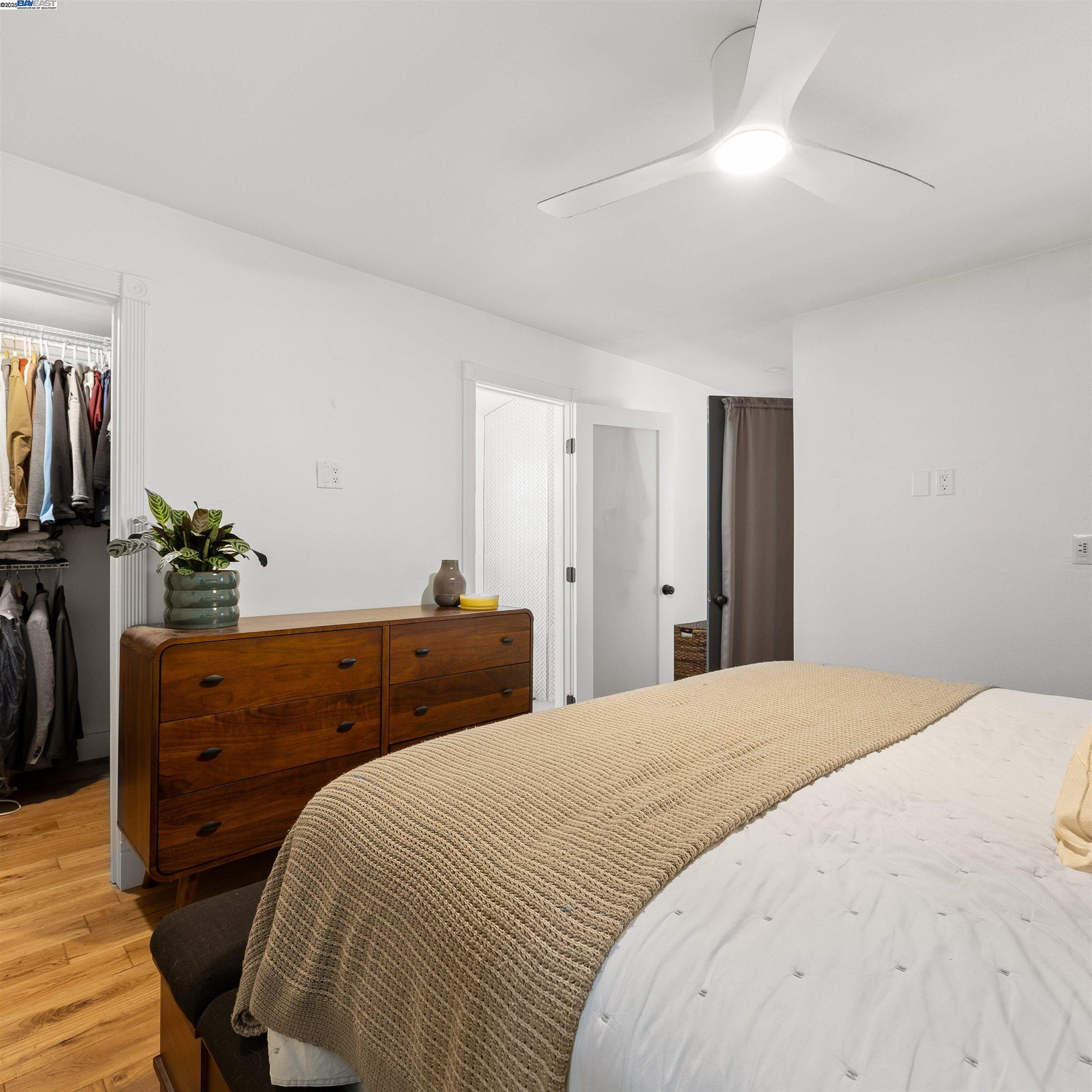 Detail Gallery Image 10 of 38 For 2647 Monterey Blvd, Oakland,  CA 94602 - 3 Beds | 3 Baths
