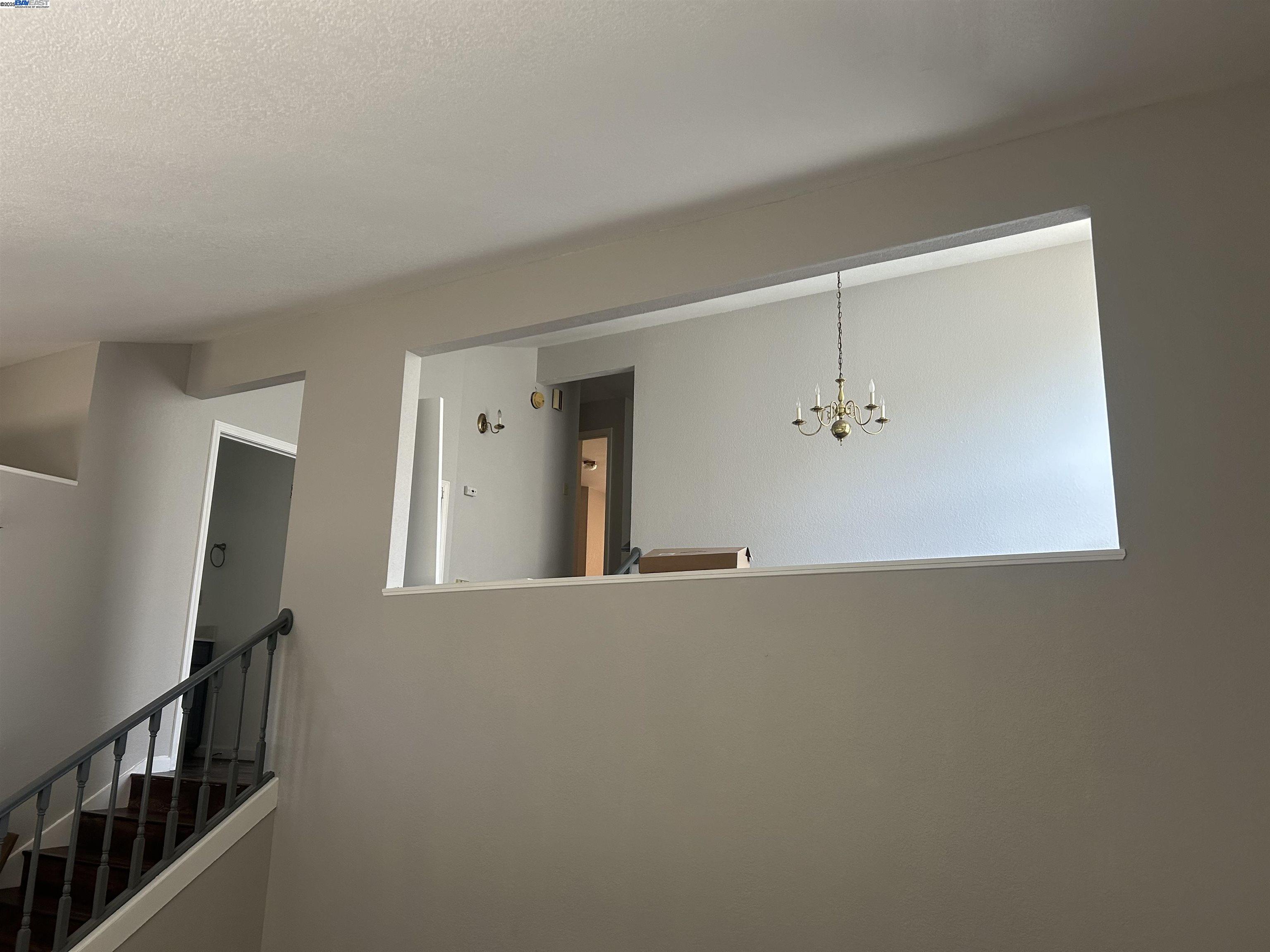 Detail Gallery Image 2 of 13 For Cynthia Ct, Hayward,  CA 94541 - 4 Beds | 2/1 Baths