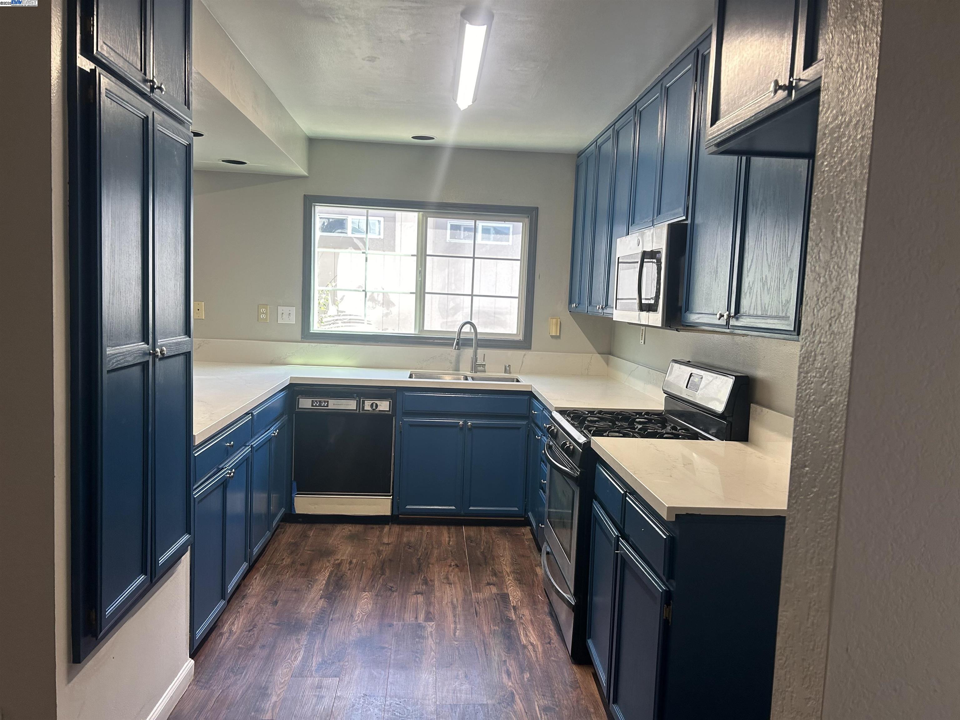 Detail Gallery Image 4 of 13 For Cynthia Ct, Hayward,  CA 94541 - 4 Beds | 2/1 Baths