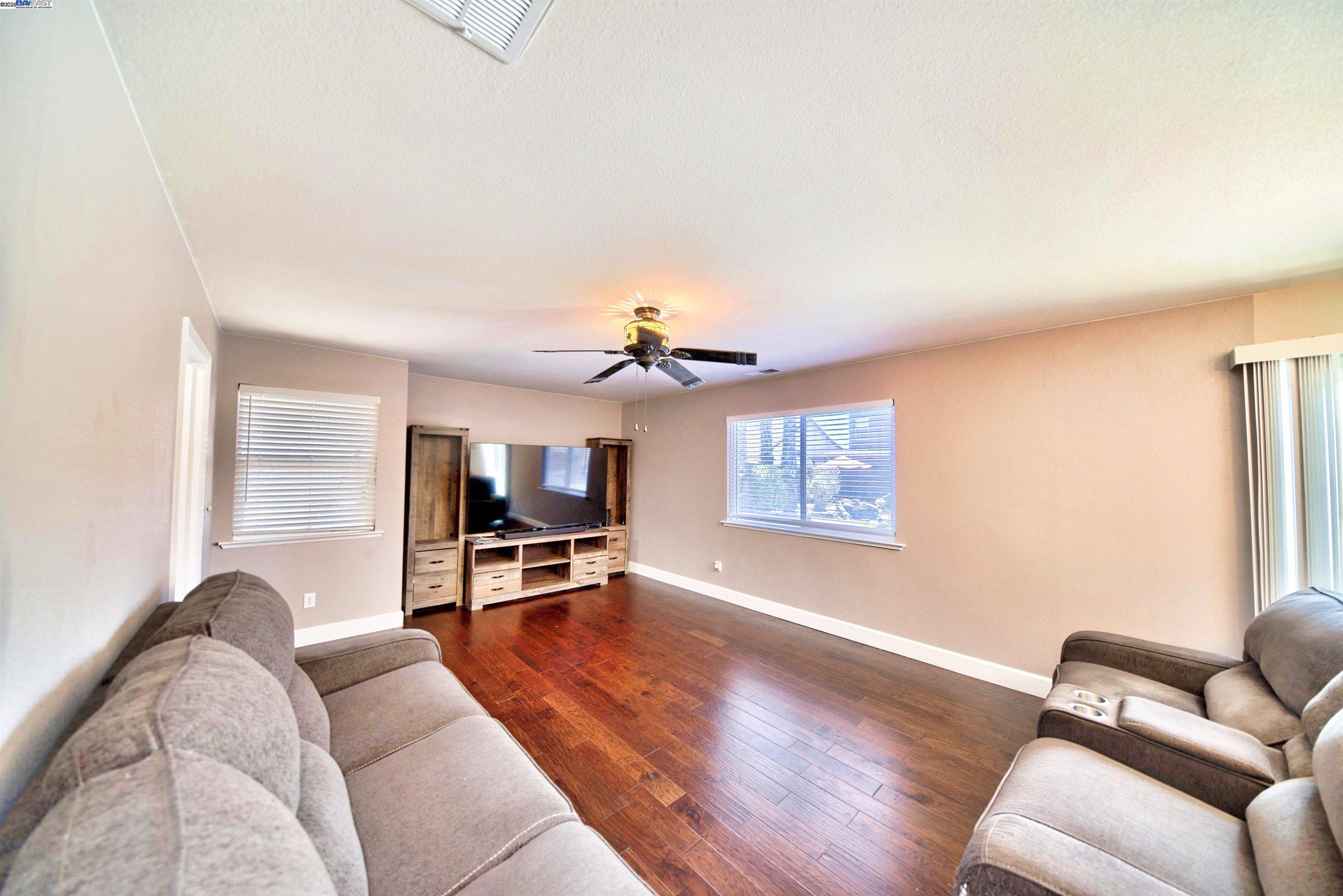 Detail Gallery Image 11 of 32 For 4516 Old Mill Ct, Salida,  CA 95368 - 4 Beds | 2/1 Baths