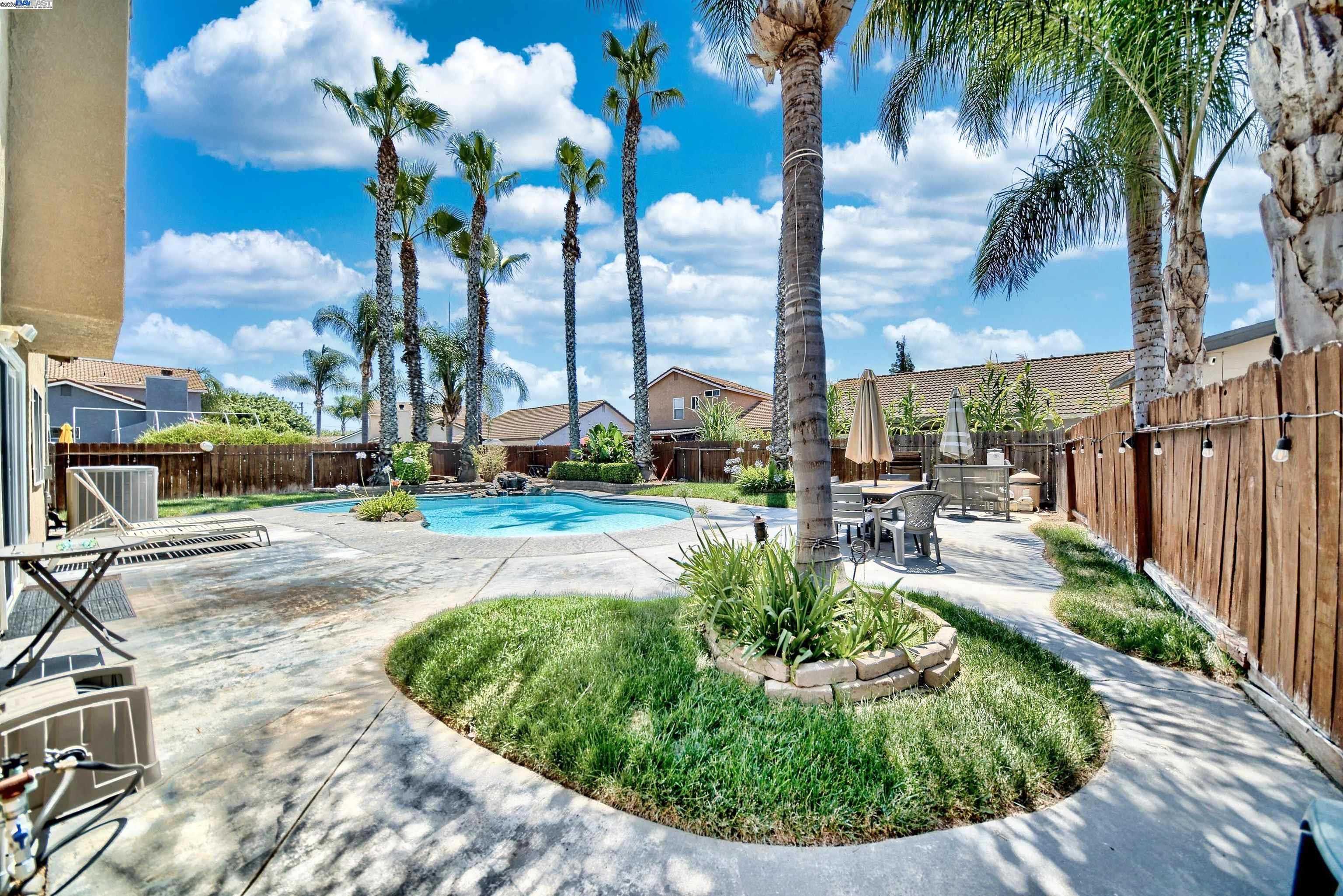 Detail Gallery Image 5 of 32 For 4516 Old Mill Ct, Salida,  CA 95368 - 4 Beds | 2/1 Baths
