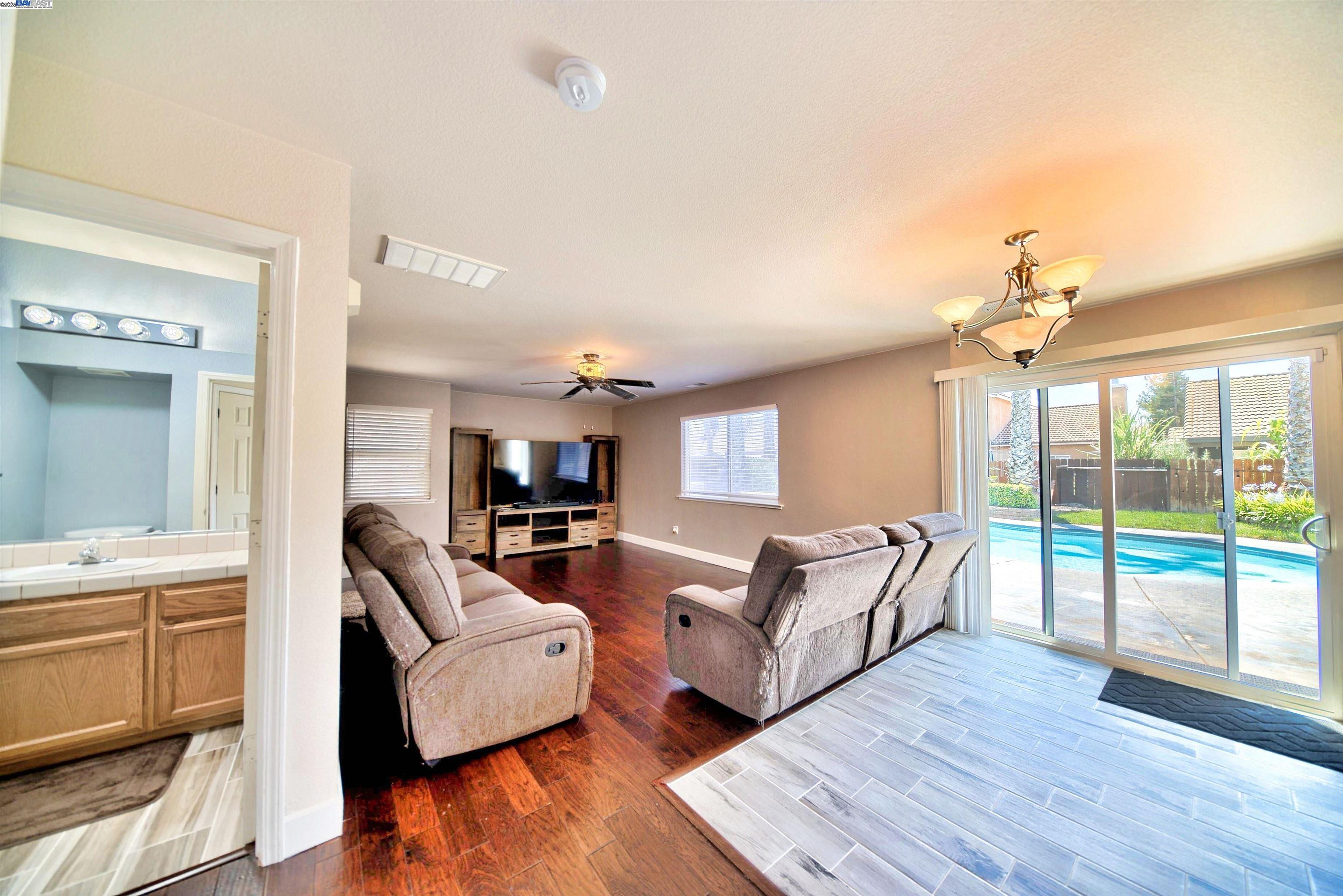 Detail Gallery Image 10 of 32 For 4516 Old Mill Ct, Salida,  CA 95368 - 4 Beds | 2/1 Baths