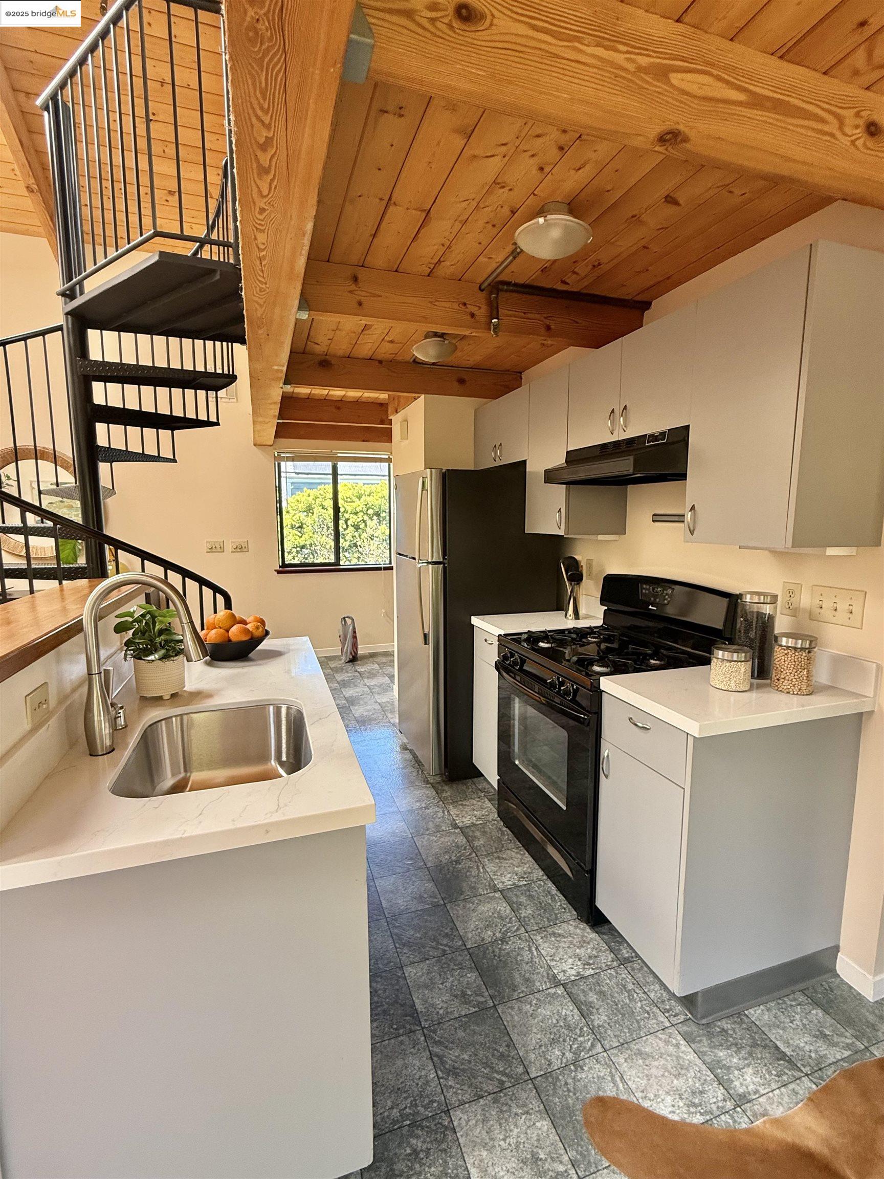 Detail Gallery Image 21 of 26 For 2120 6th Street #11,  Berkeley,  CA 94710 - 1 Beds | 1 Baths