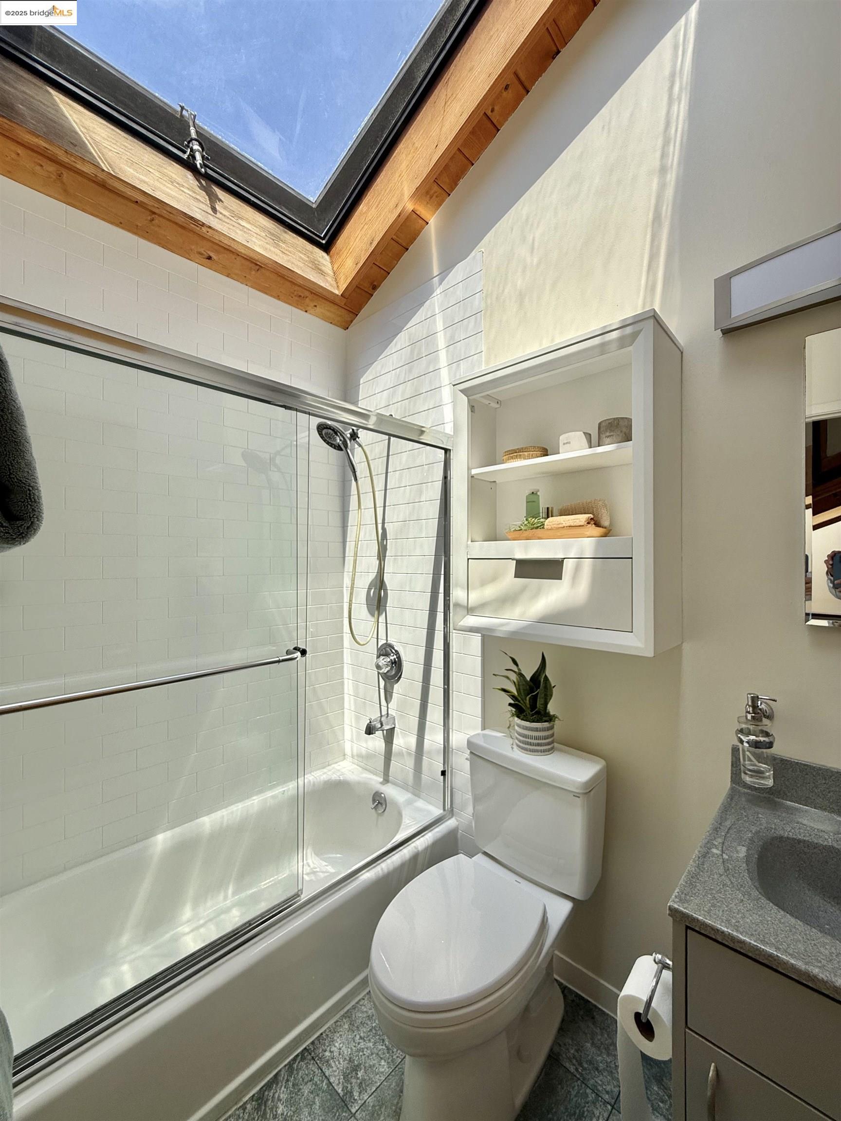 Detail Gallery Image 25 of 26 For 2120 6th Street #11,  Berkeley,  CA 94710 - 1 Beds | 1 Baths