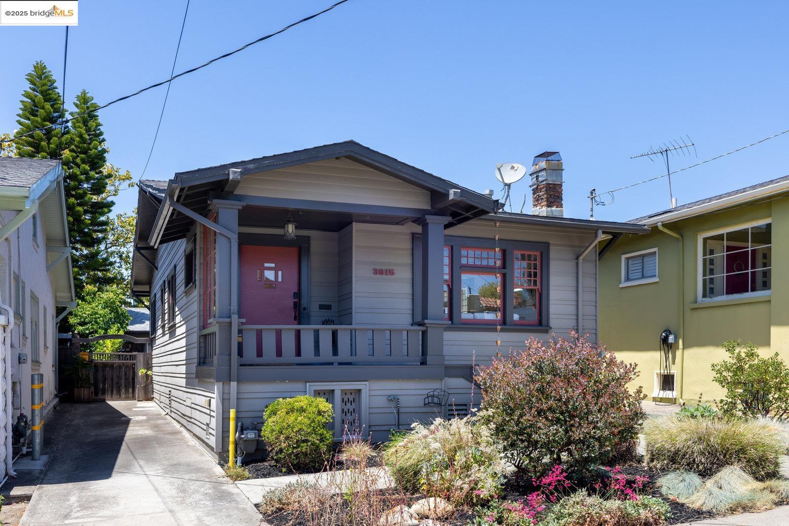Detail Gallery Image 1 of 1 For 3915 Glen Park Rd, Oakland,  CA 94602 - 2 Beds | 2 Baths