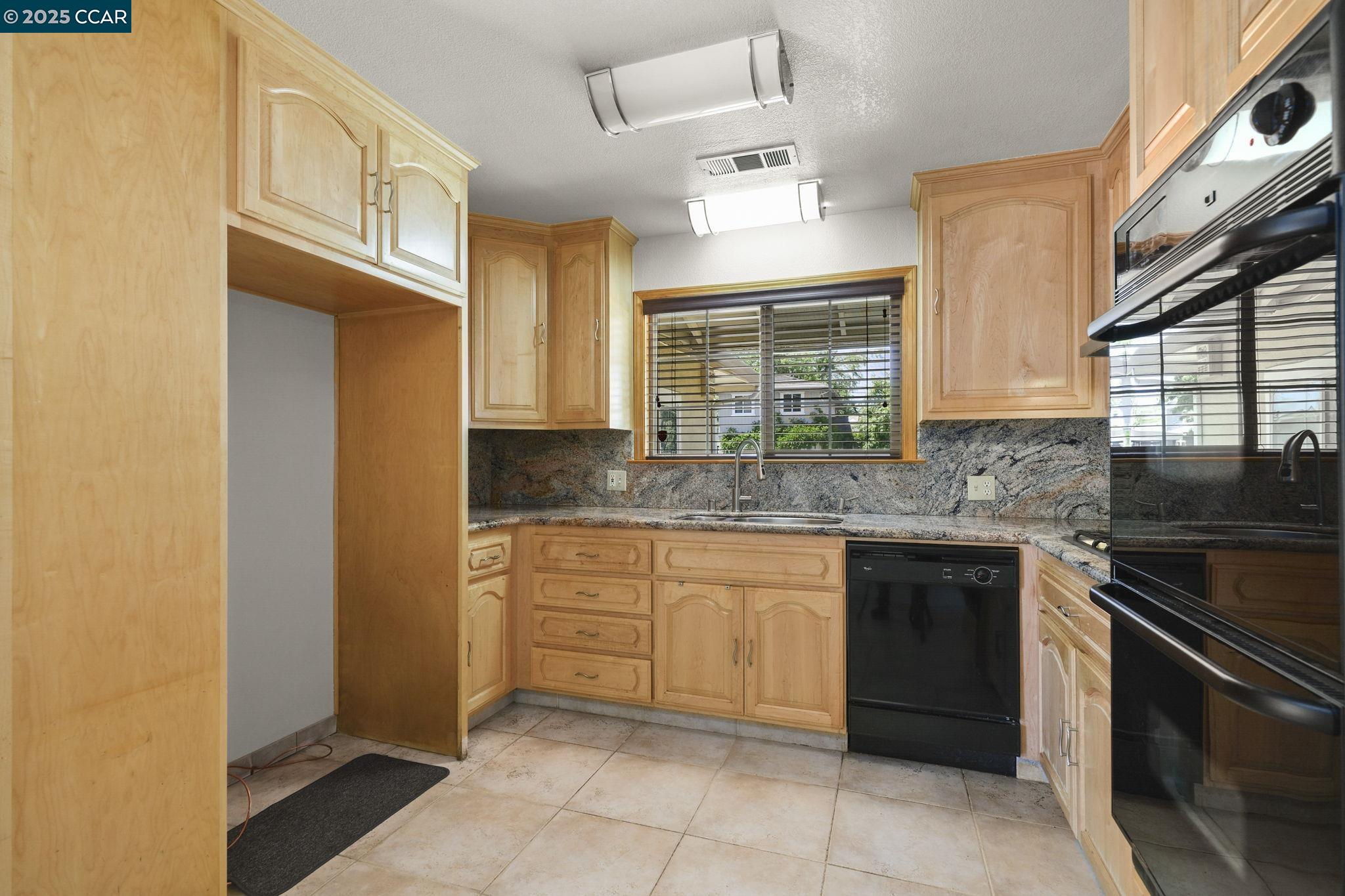 Detail Gallery Image 12 of 33 For 928 Sassel Ave, Concord,  CA 94518 - 4 Beds | 2 Baths
