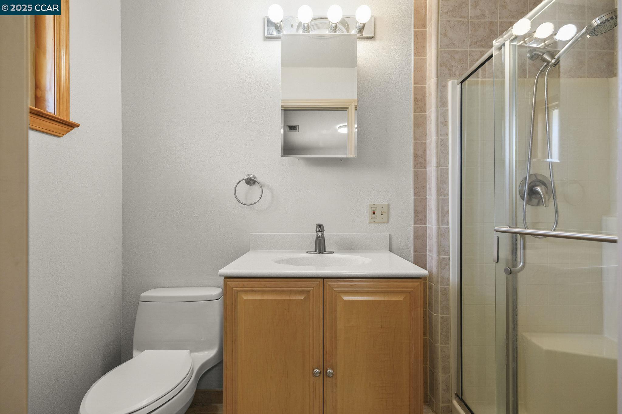 Detail Gallery Image 18 of 33 For 928 Sassel Ave, Concord,  CA 94518 - 4 Beds | 2 Baths