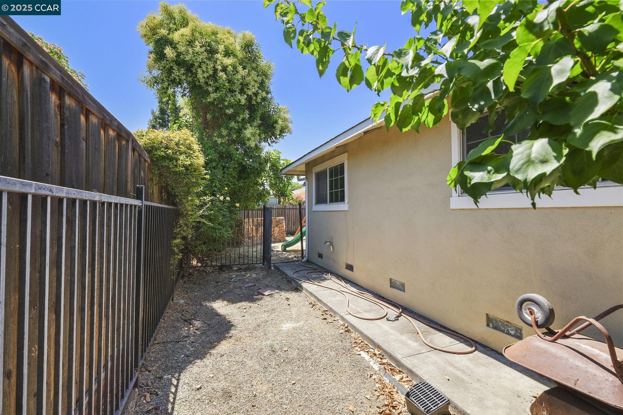 Detail Gallery Image 32 of 33 For 928 Sassel Ave, Concord,  CA 94518 - 4 Beds | 2 Baths