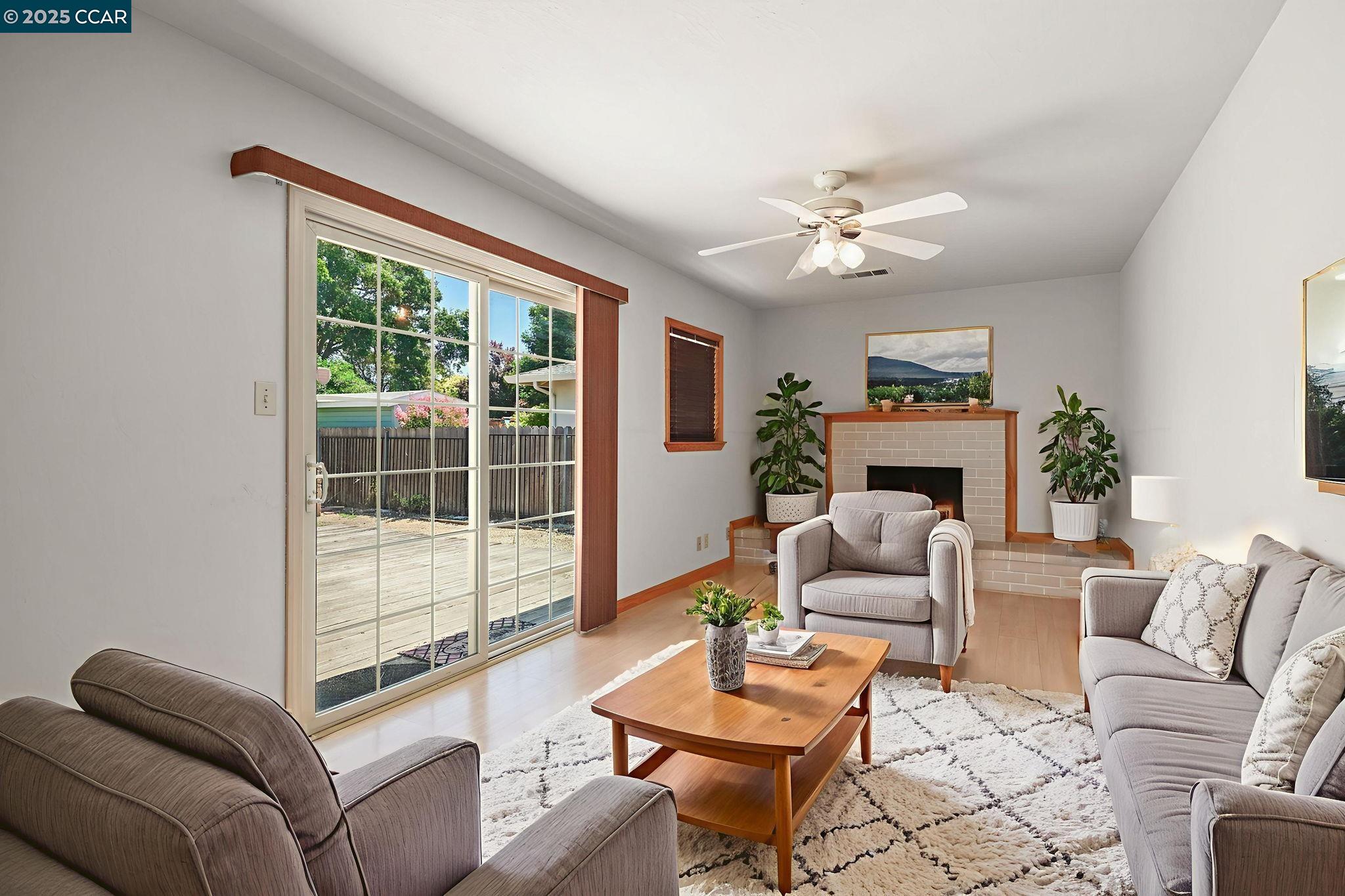 Detail Gallery Image 5 of 33 For 928 Sassel Ave, Concord,  CA 94518 - 4 Beds | 2 Baths