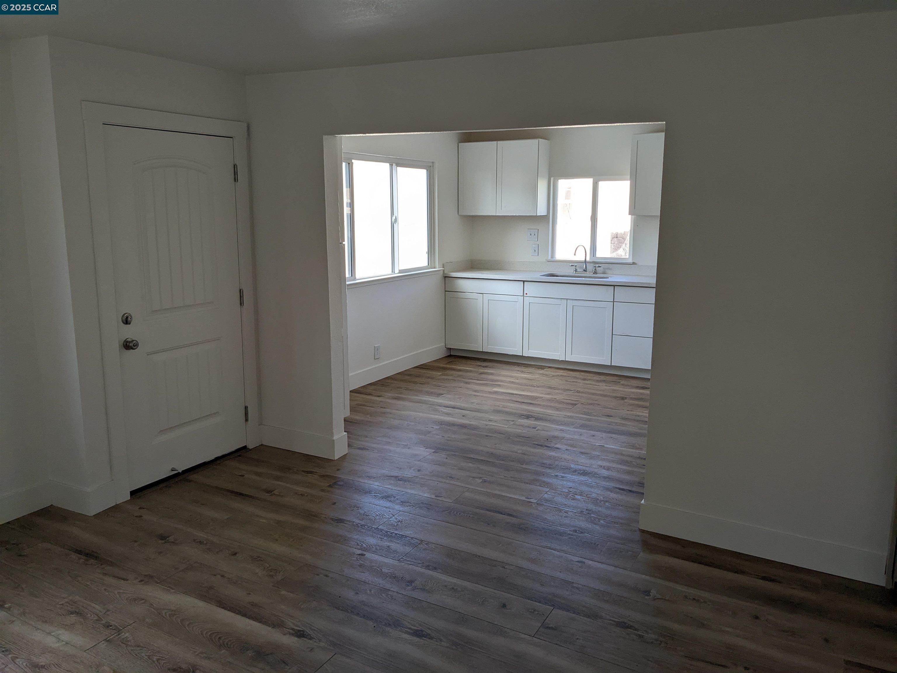 Detail Gallery Image 5 of 15 For 2008 Marin St a,  Vallejo,  CA 94590 - 2 Beds | 1 Baths