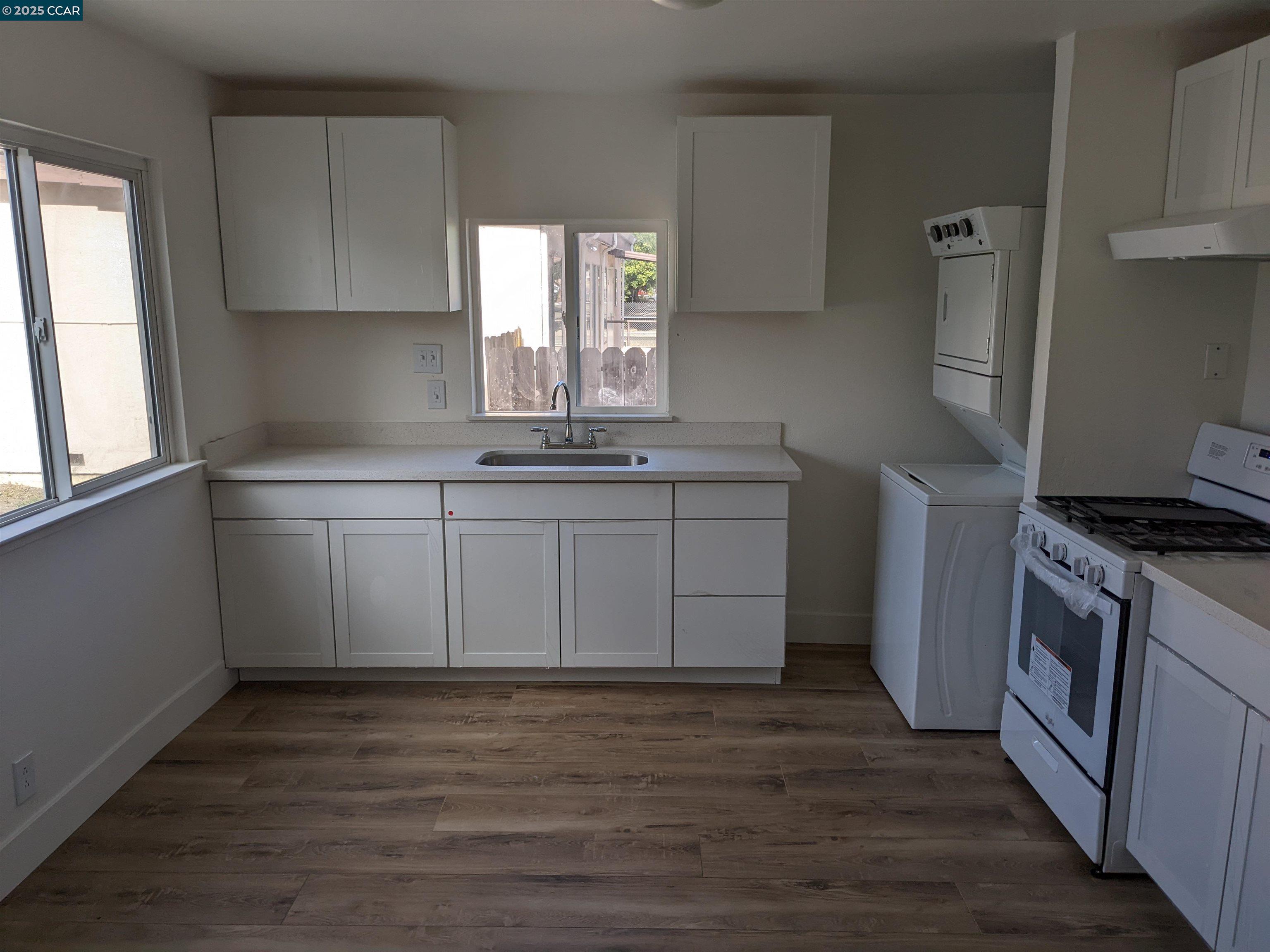 Detail Gallery Image 6 of 15 For 2008 Marin St a,  Vallejo,  CA 94590 - 2 Beds | 1 Baths