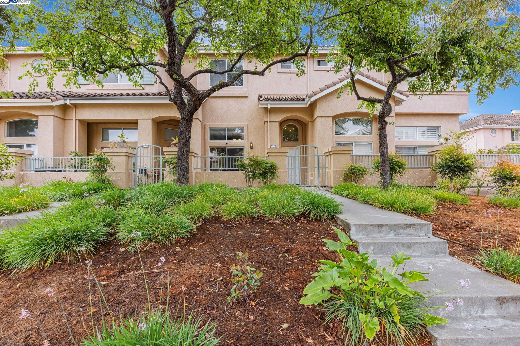 MLS: 41102768 Condo For Sale