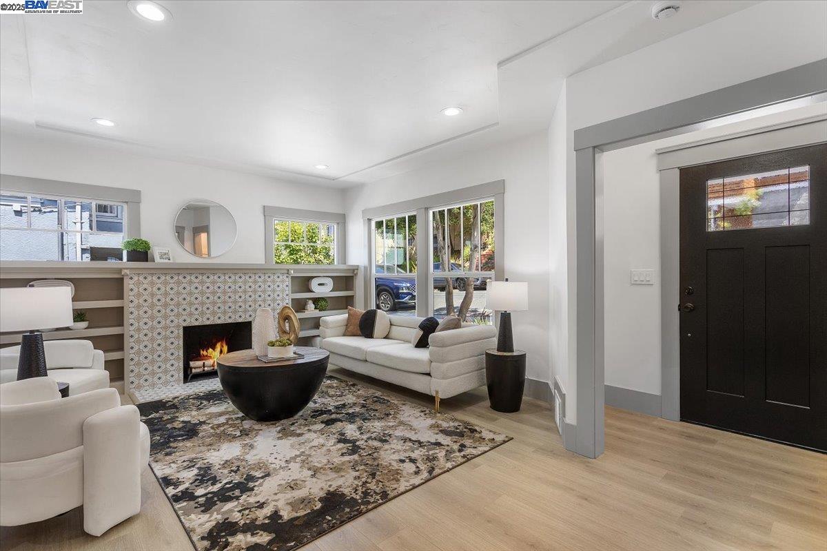 Detail Gallery Image 2 of 60 For 689 Santa Ray Ave, Oakland,  CA 94610 - 4 Beds | 3/1 Baths