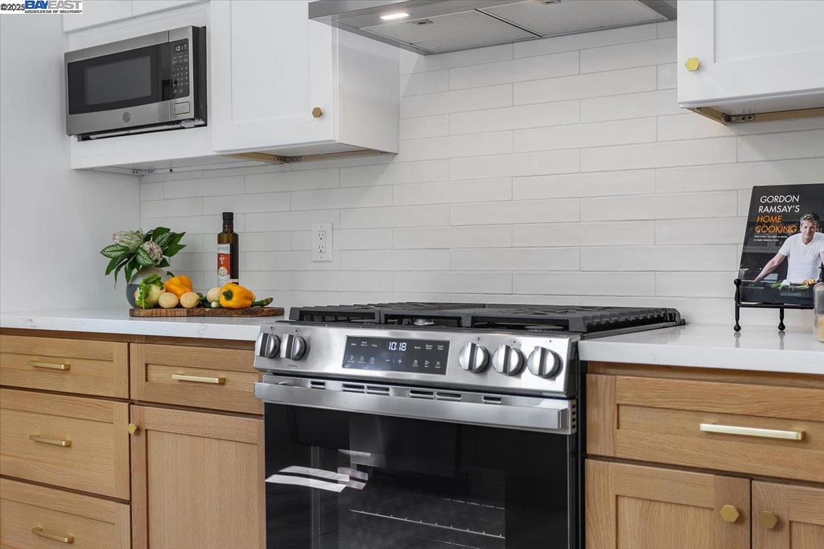 Detail Gallery Image 11 of 60 For 689 Santa Ray Ave, Oakland,  CA 94610 - 4 Beds | 3/1 Baths