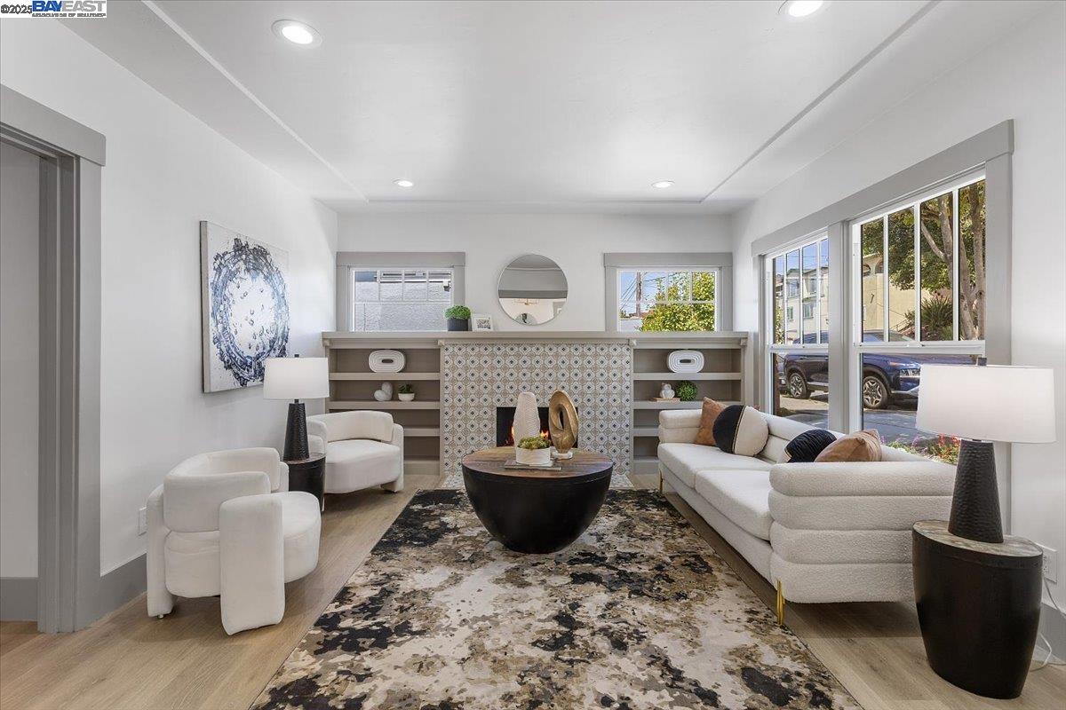 Detail Gallery Image 3 of 60 For 689 Santa Ray Ave, Oakland,  CA 94610 - 4 Beds | 3/1 Baths