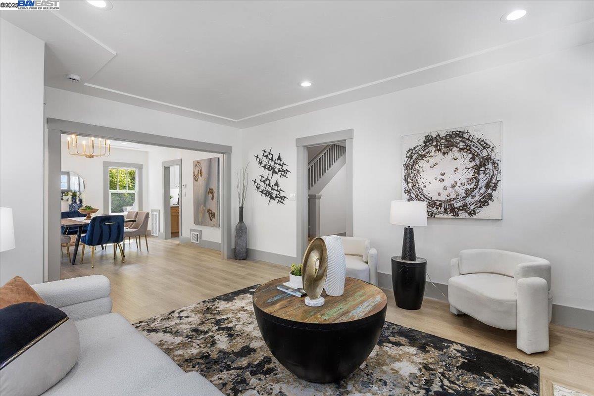 Detail Gallery Image 6 of 60 For 689 Santa Ray Ave, Oakland,  CA 94610 - 4 Beds | 3/1 Baths