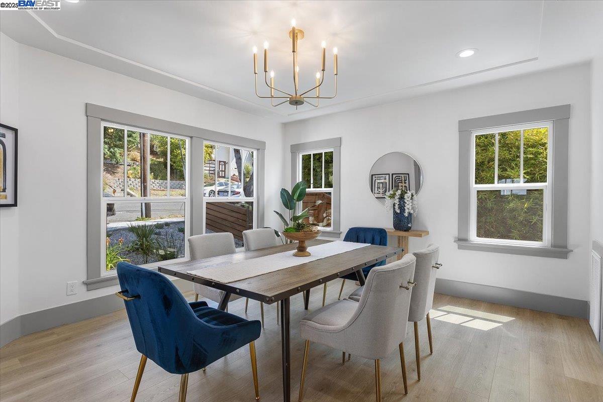 Detail Gallery Image 7 of 60 For 689 Santa Ray Ave, Oakland,  CA 94610 - 4 Beds | 3/1 Baths