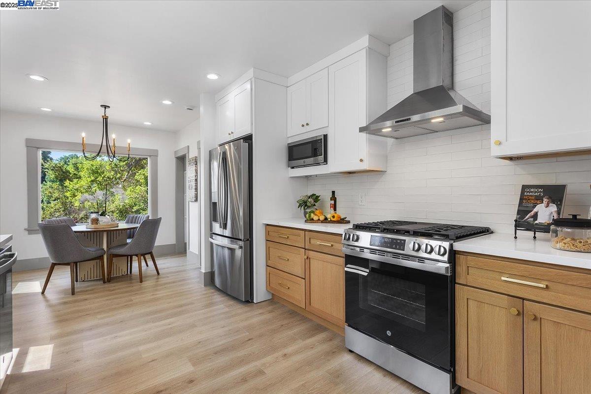 Detail Gallery Image 8 of 60 For 689 Santa Ray Ave, Oakland,  CA 94610 - 4 Beds | 3/1 Baths