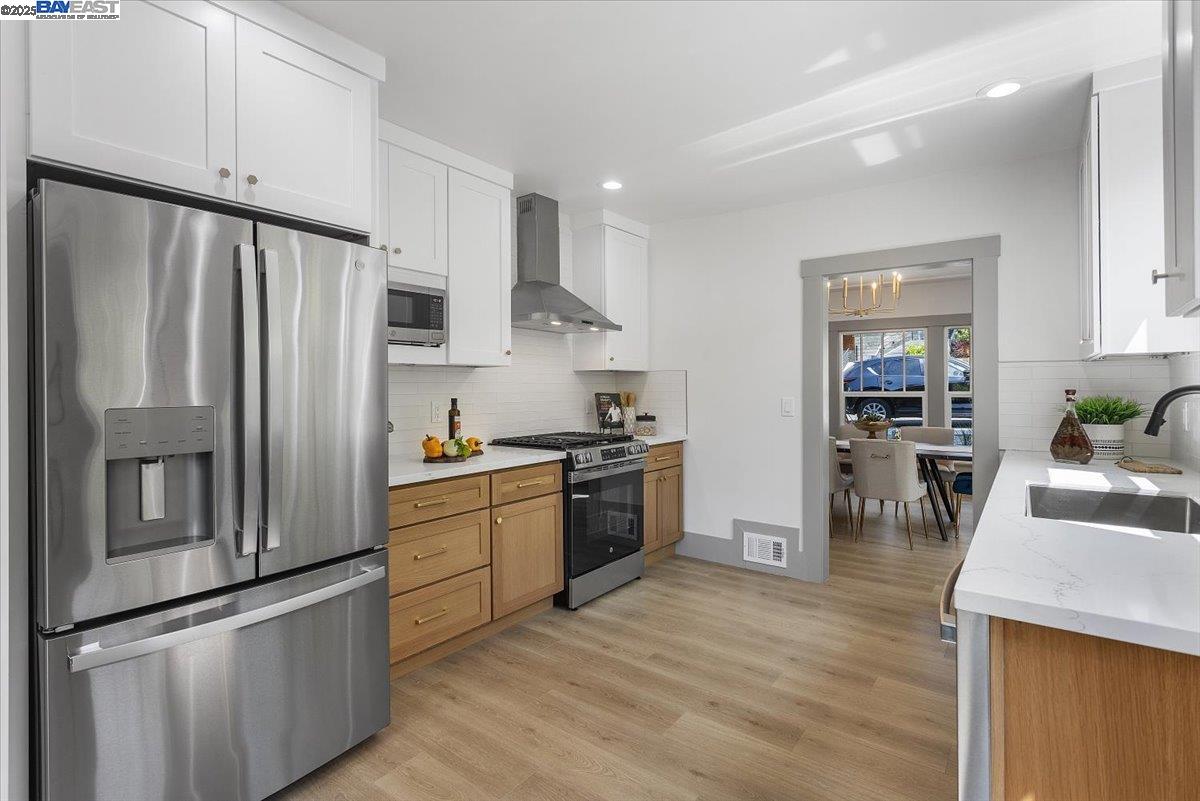 Detail Gallery Image 9 of 60 For 689 Santa Ray Ave, Oakland,  CA 94610 - 4 Beds | 3/1 Baths