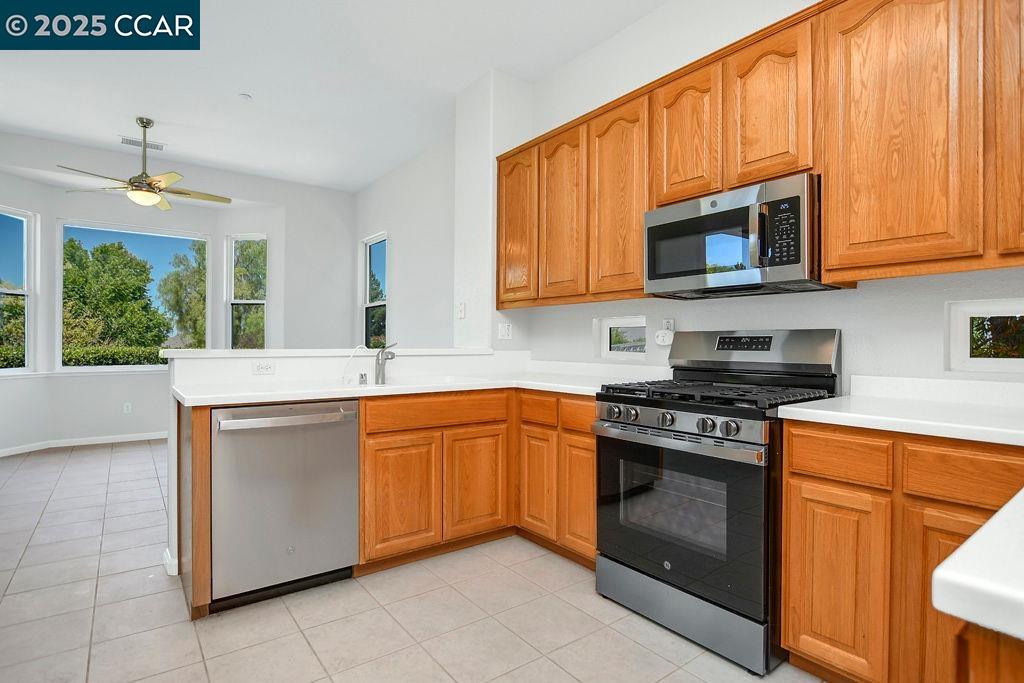Detail Gallery Image 15 of 39 For 1090 Bountiful Way, Brentwood,  CA 94513 - 3 Beds | 2/1 Baths