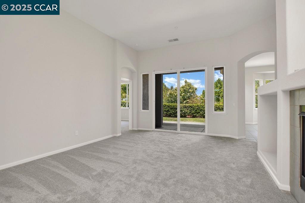 Detail Gallery Image 9 of 39 For 1090 Bountiful Way, Brentwood,  CA 94513 - 3 Beds | 2/1 Baths
