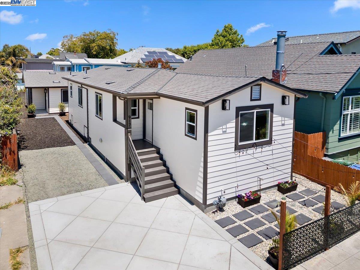 Detail Gallery Image 1 of 52 For 917 Channing Way, Berkeley,  CA 94710 - 5 Beds | 3 Baths