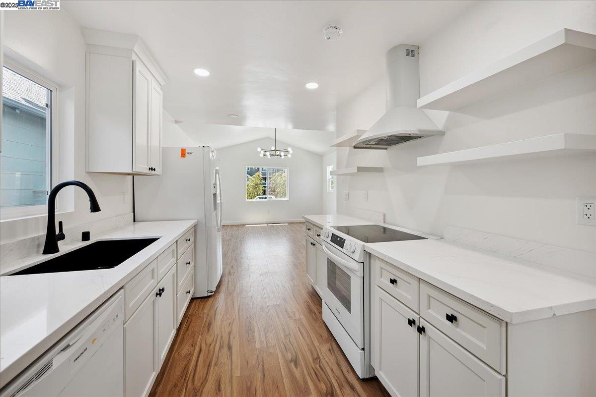 Detail Gallery Image 14 of 52 For 917 Channing Way, Berkeley,  CA 94710 - 5 Beds | 3 Baths