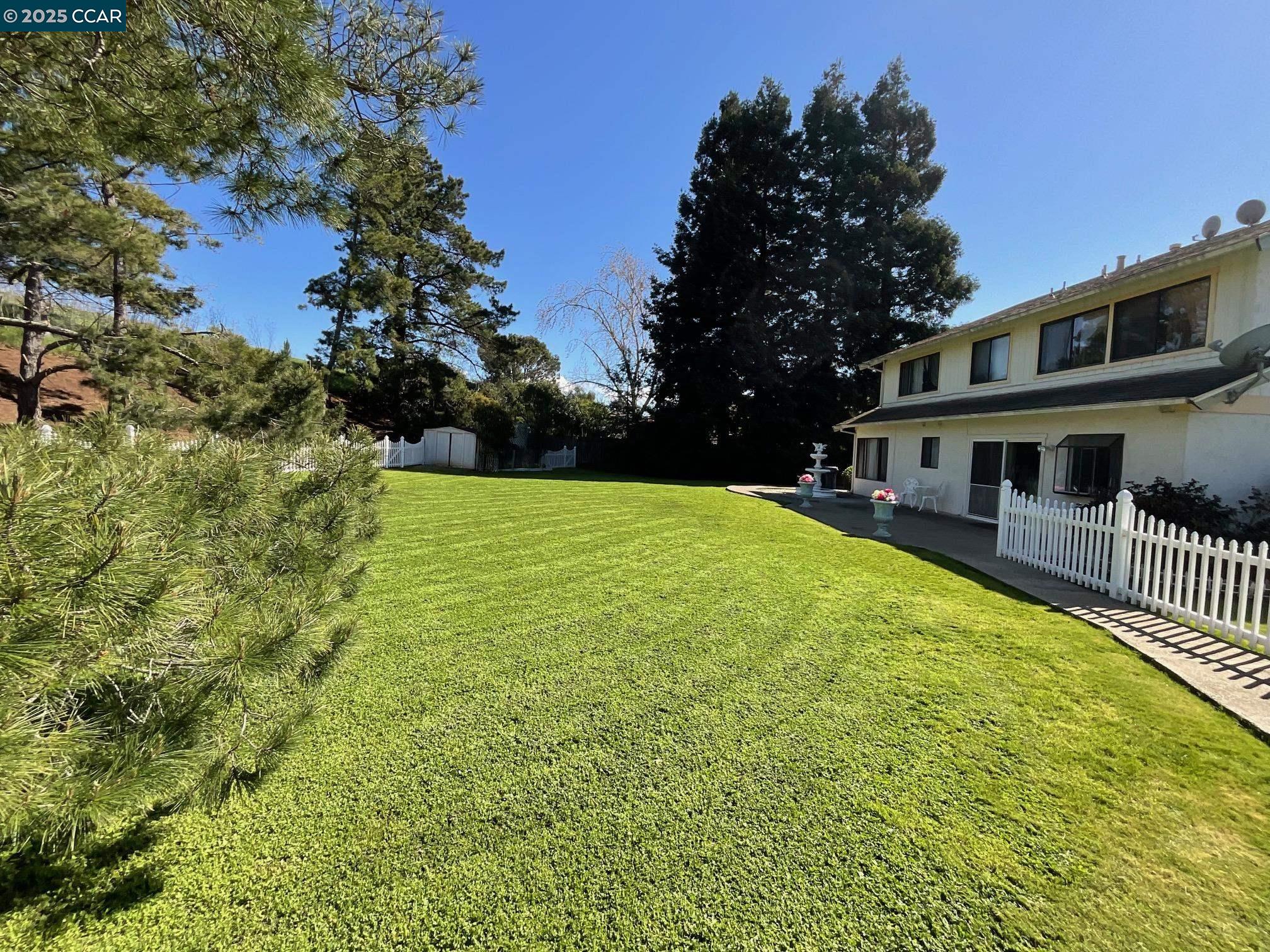 Detail Gallery Image 4 of 60 For 403 Gerald Court, Benicia,  CA 94510 - 4 Beds | 3 Baths