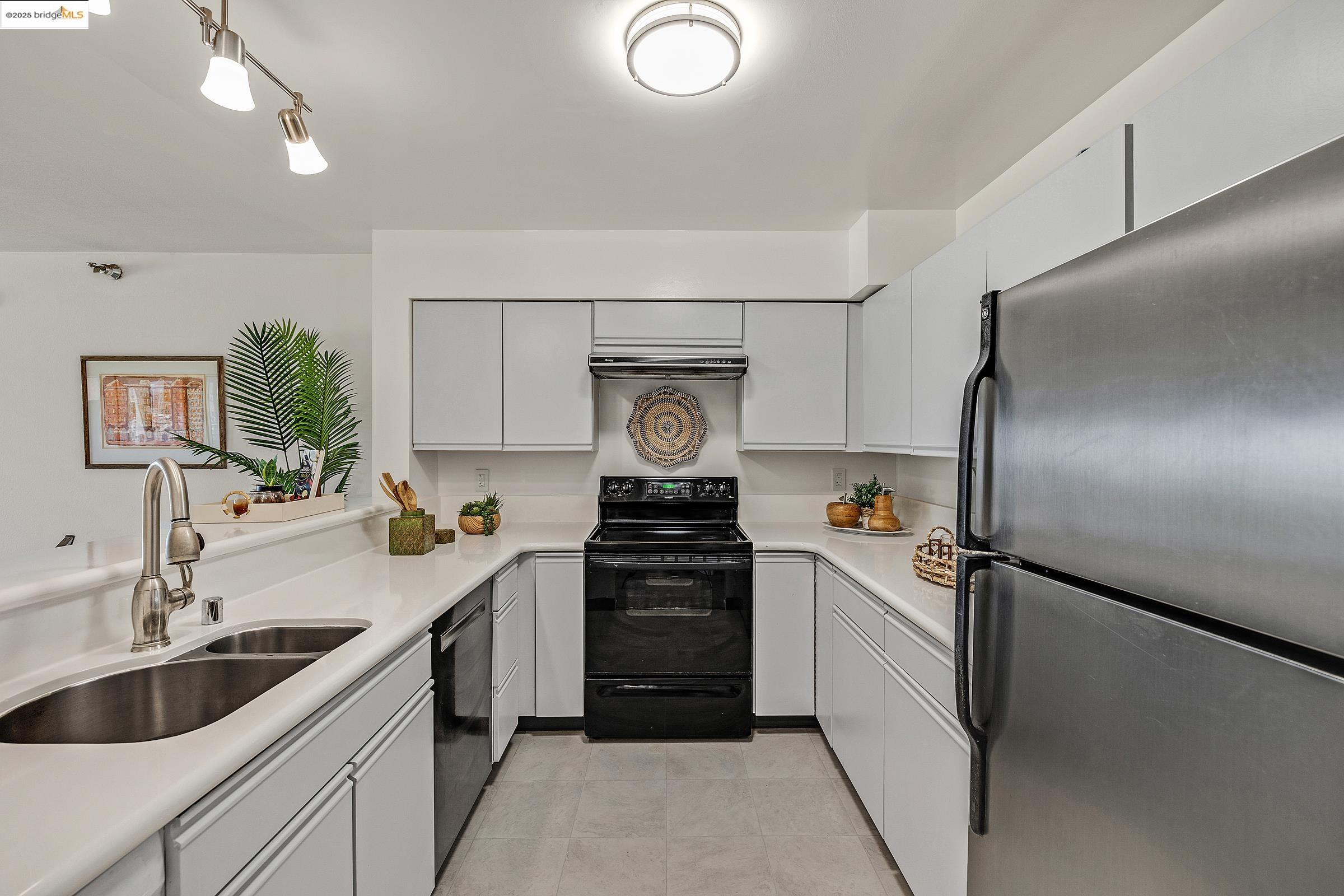 1205 Melville Sq 209