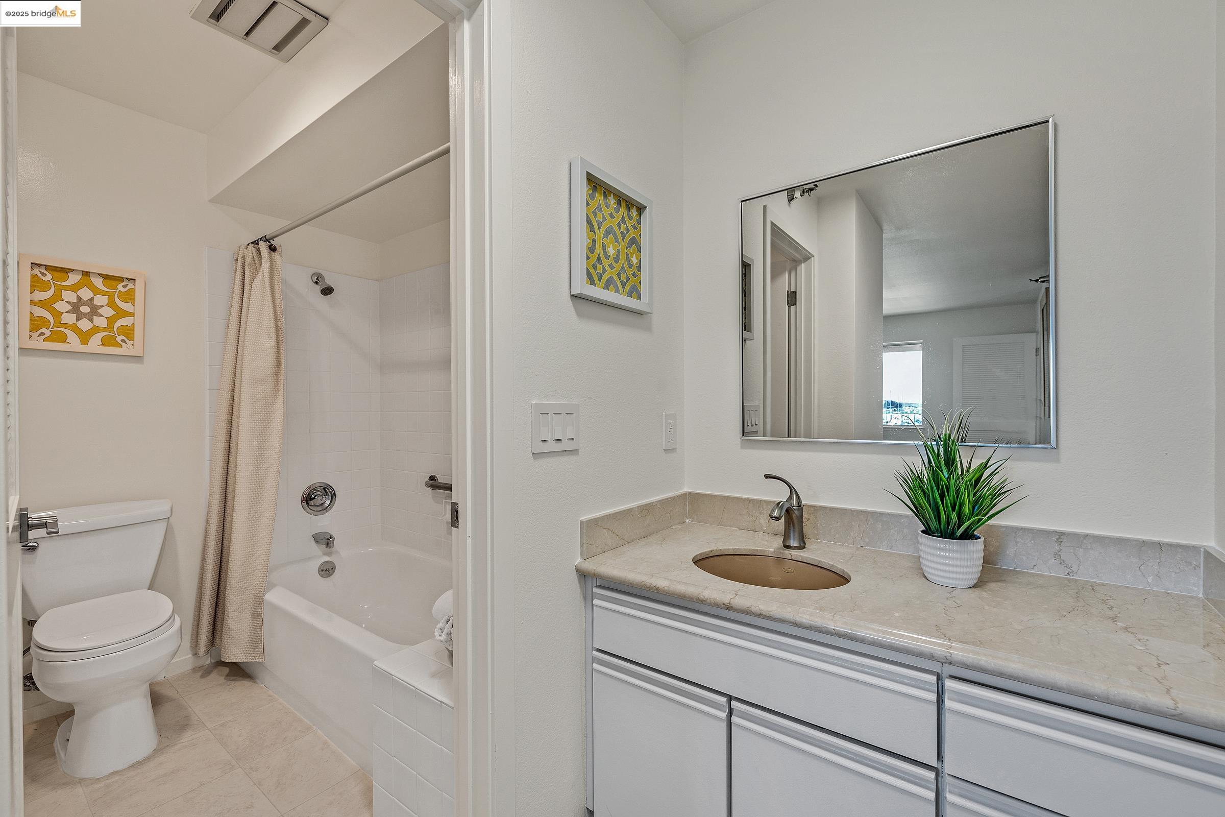 1205 Melville Sq 209