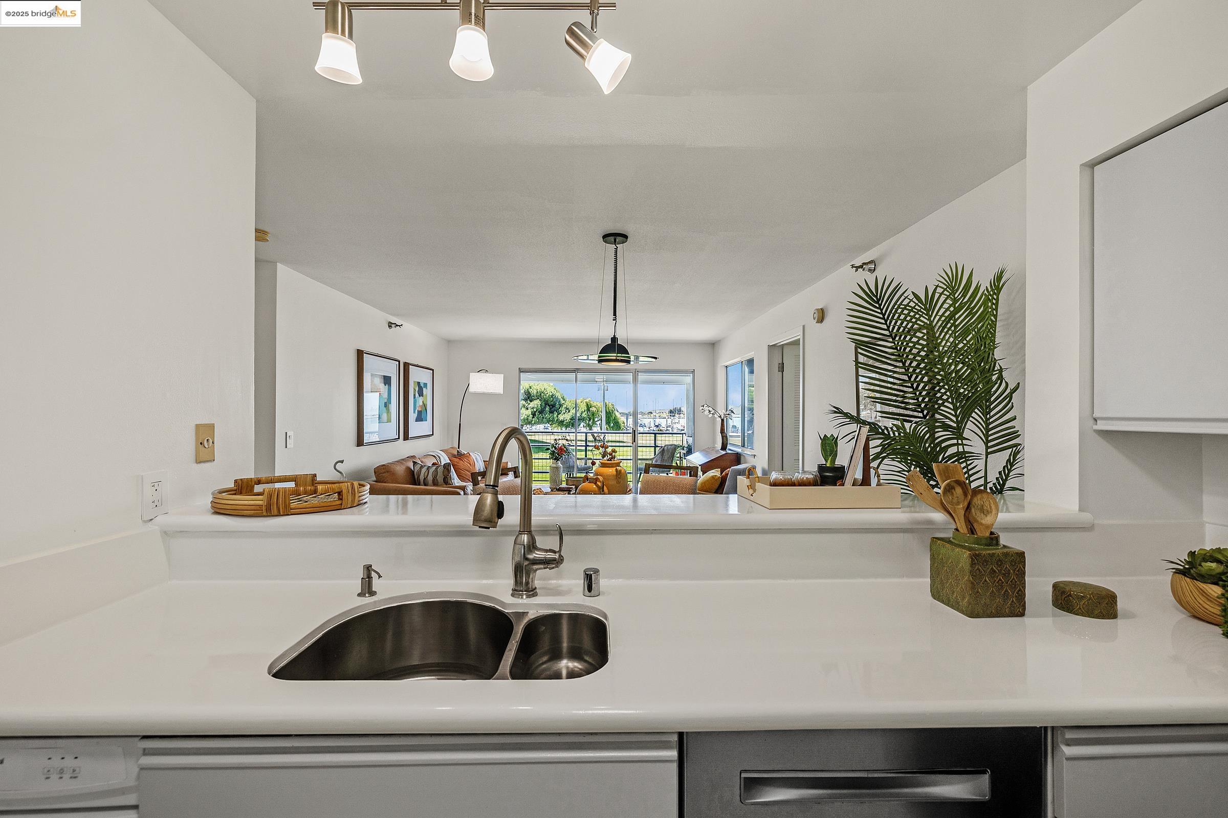 1205 Melville Sq 209
