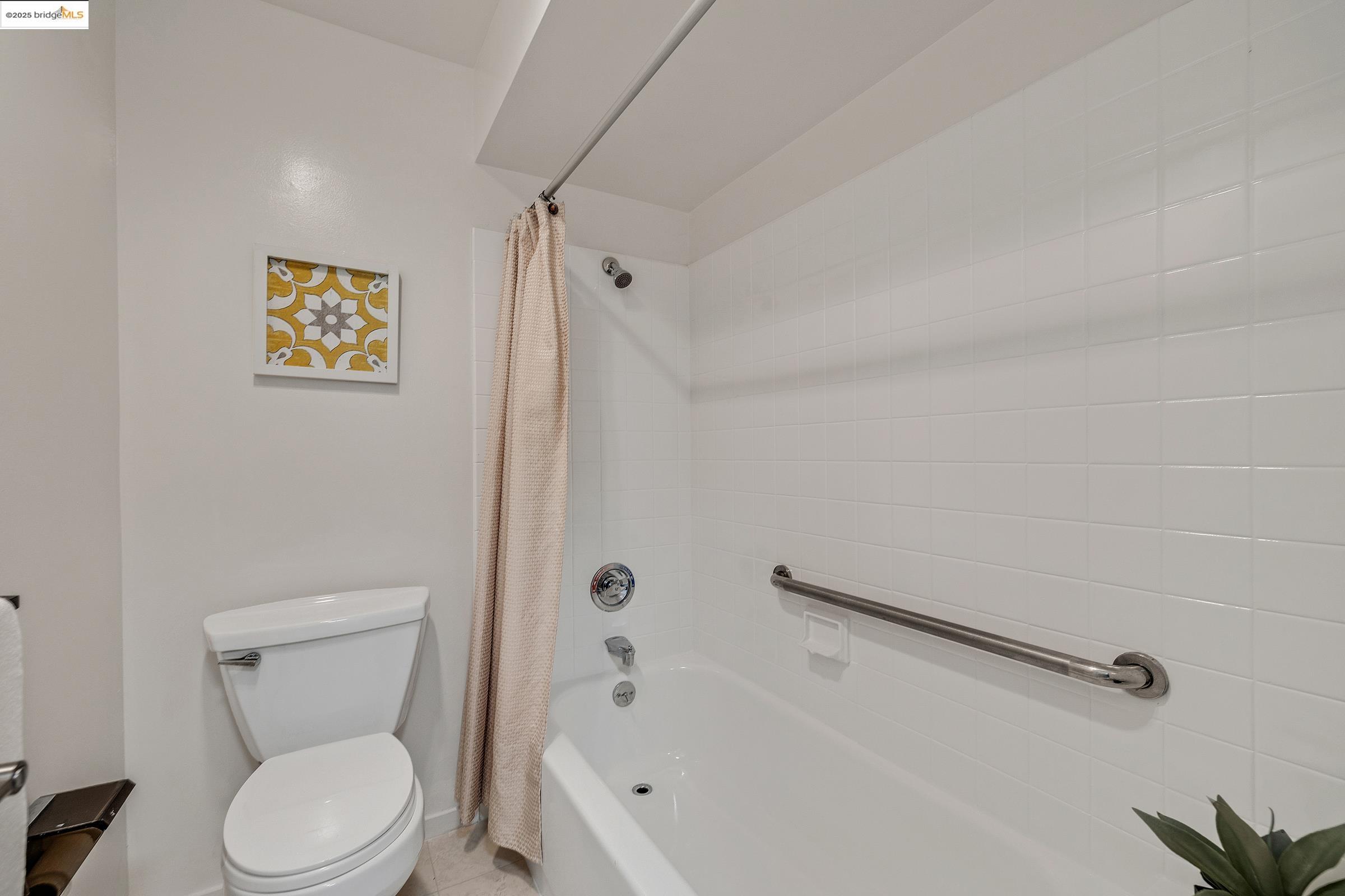 1205 Melville Sq 209