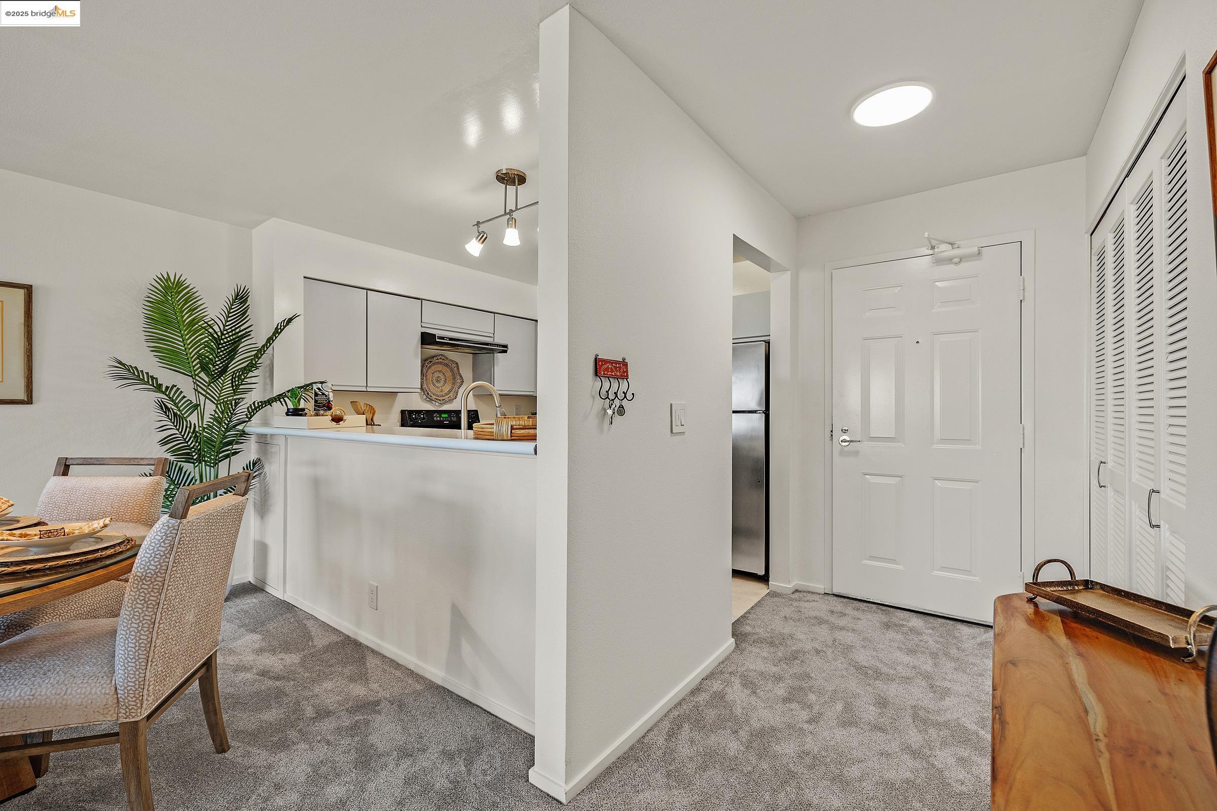 1205 Melville Sq 209