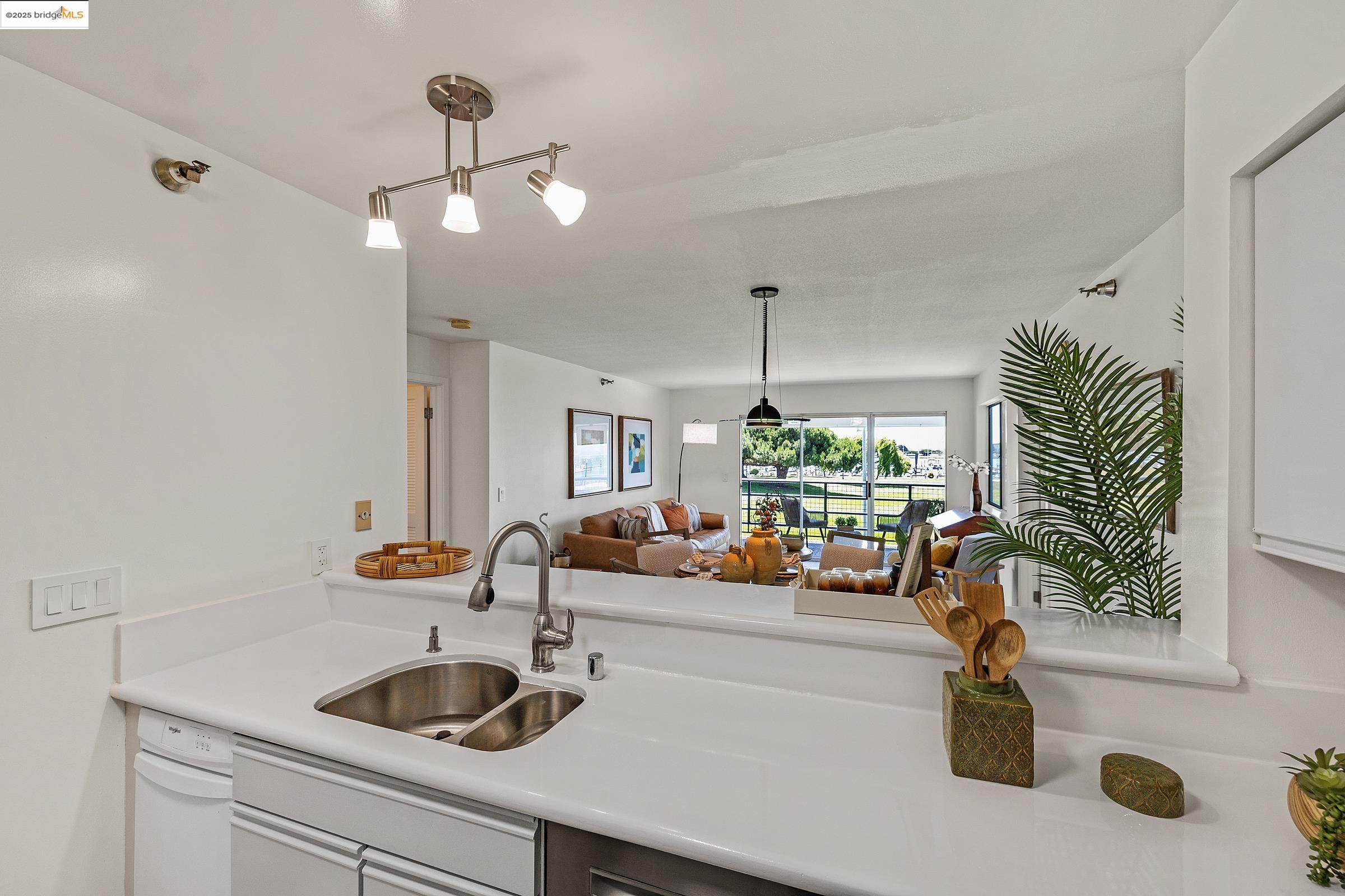 1205 Melville Sq 209
