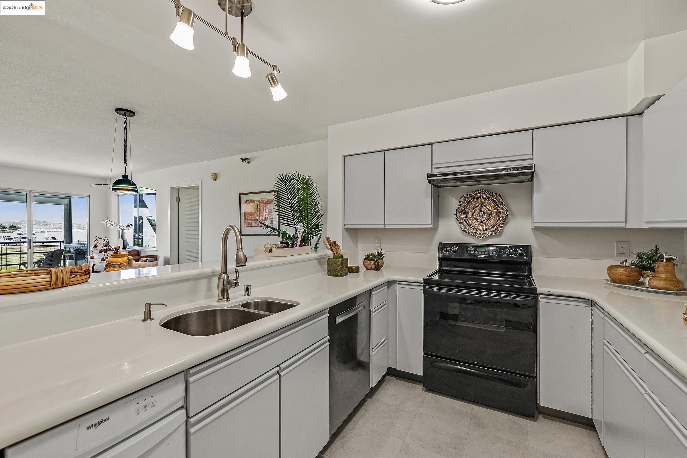 1205 Melville Sq 209
