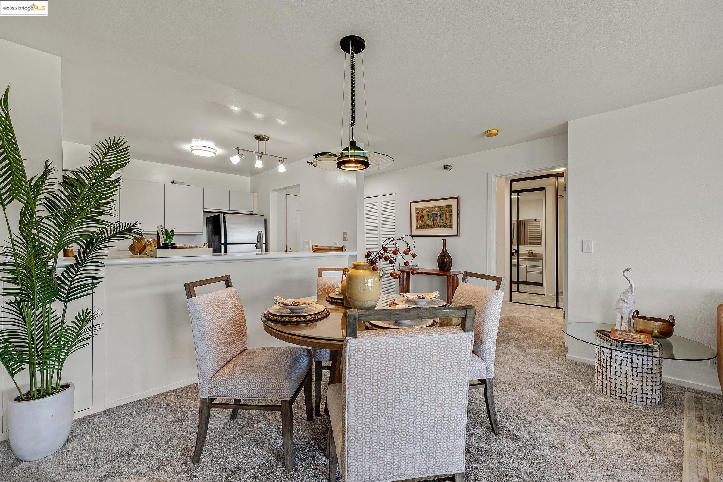 1205 Melville Sq 209