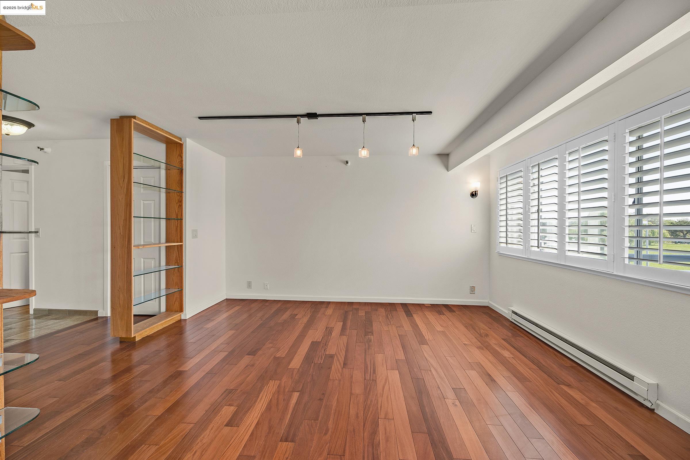 1205 Melville Sq 206