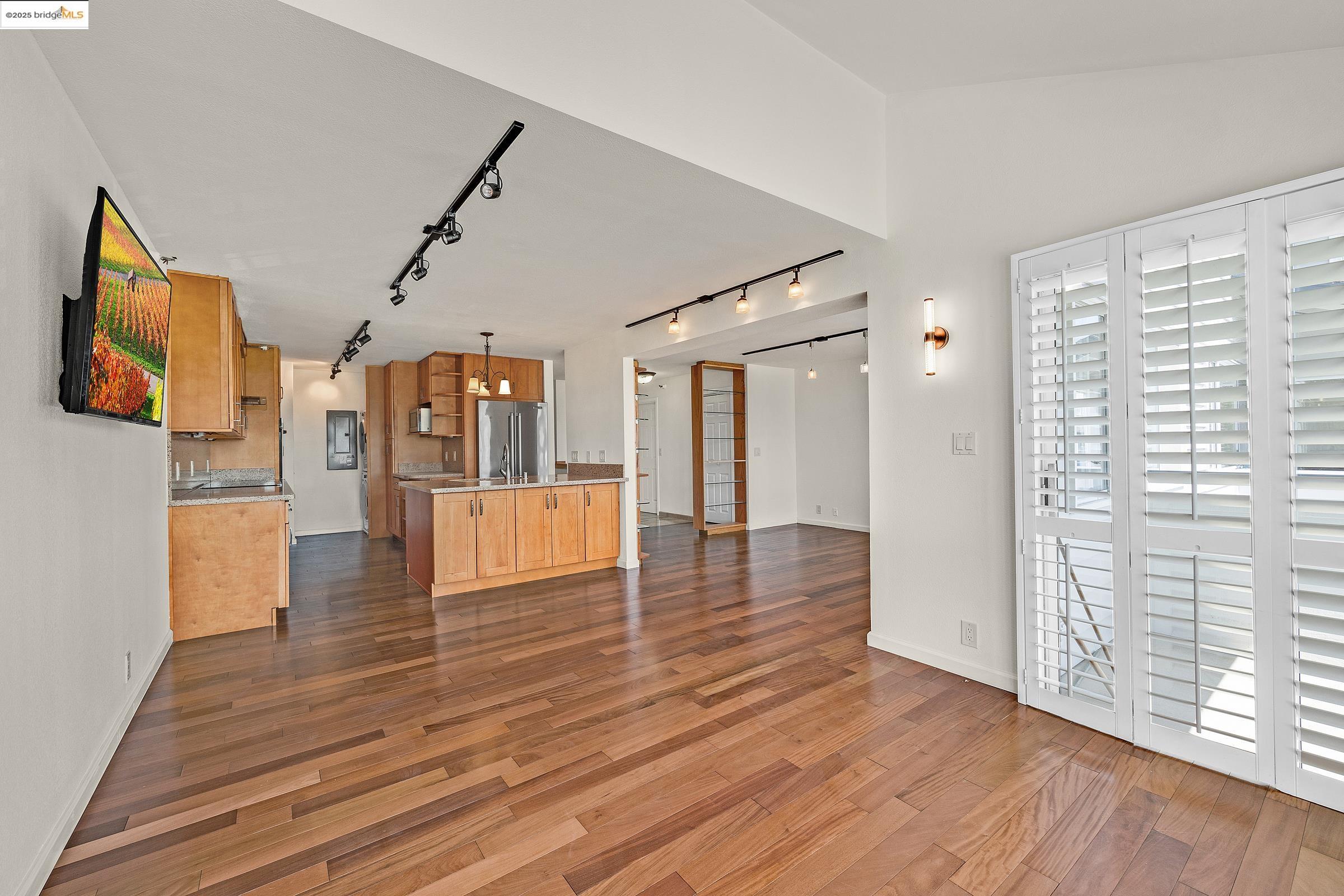1205 Melville Sq 206