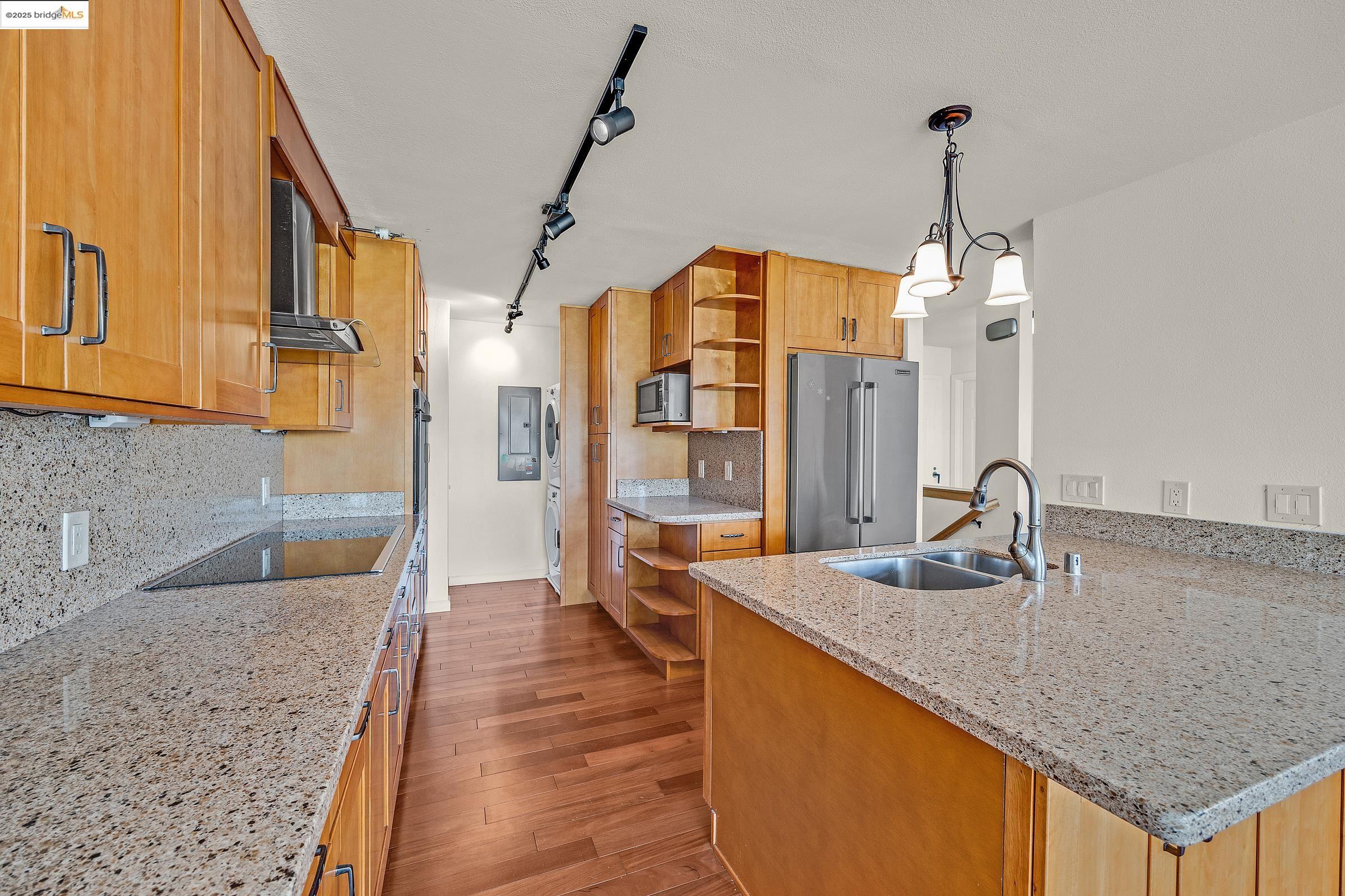 1205 Melville Sq 206