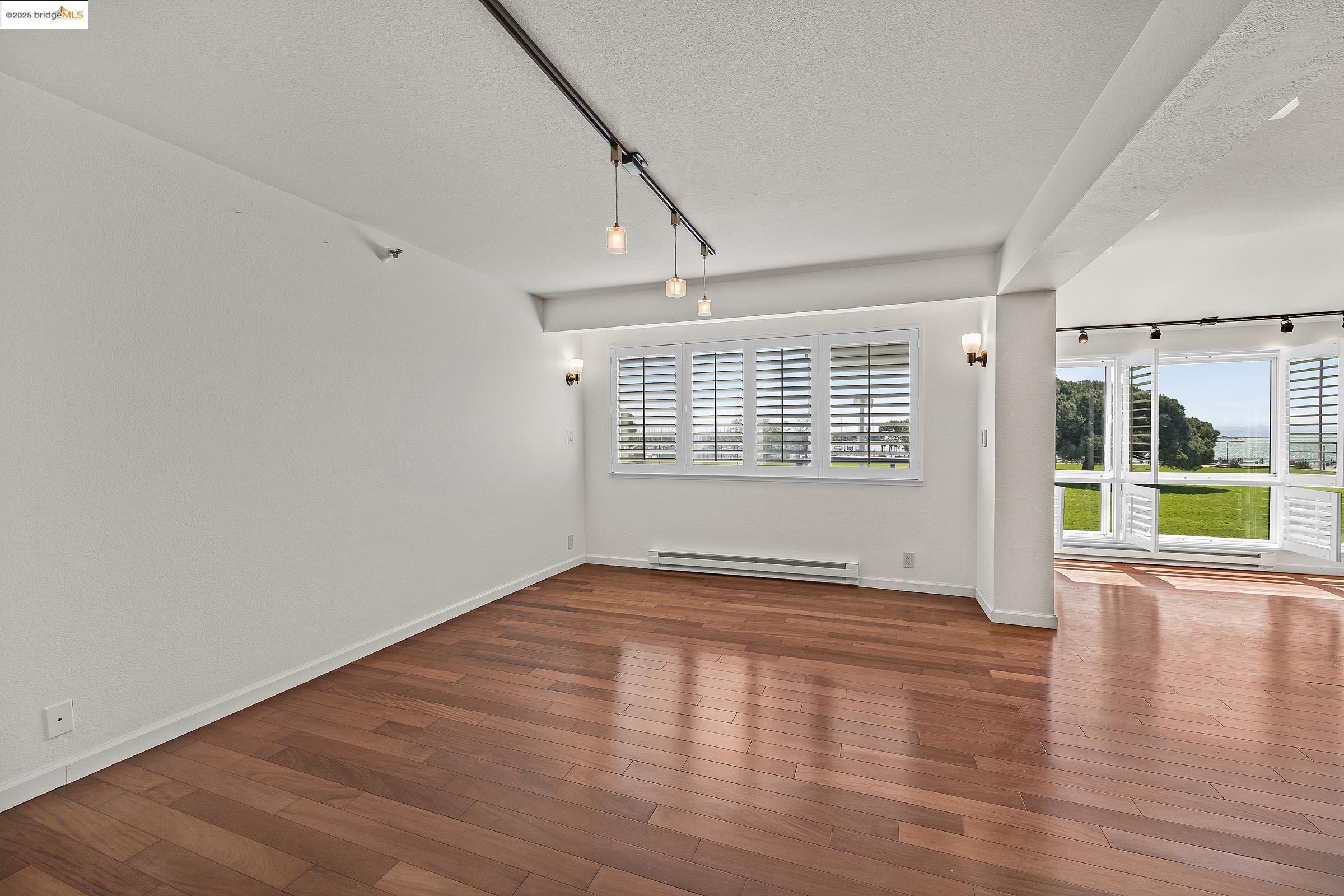 1205 Melville Sq 206